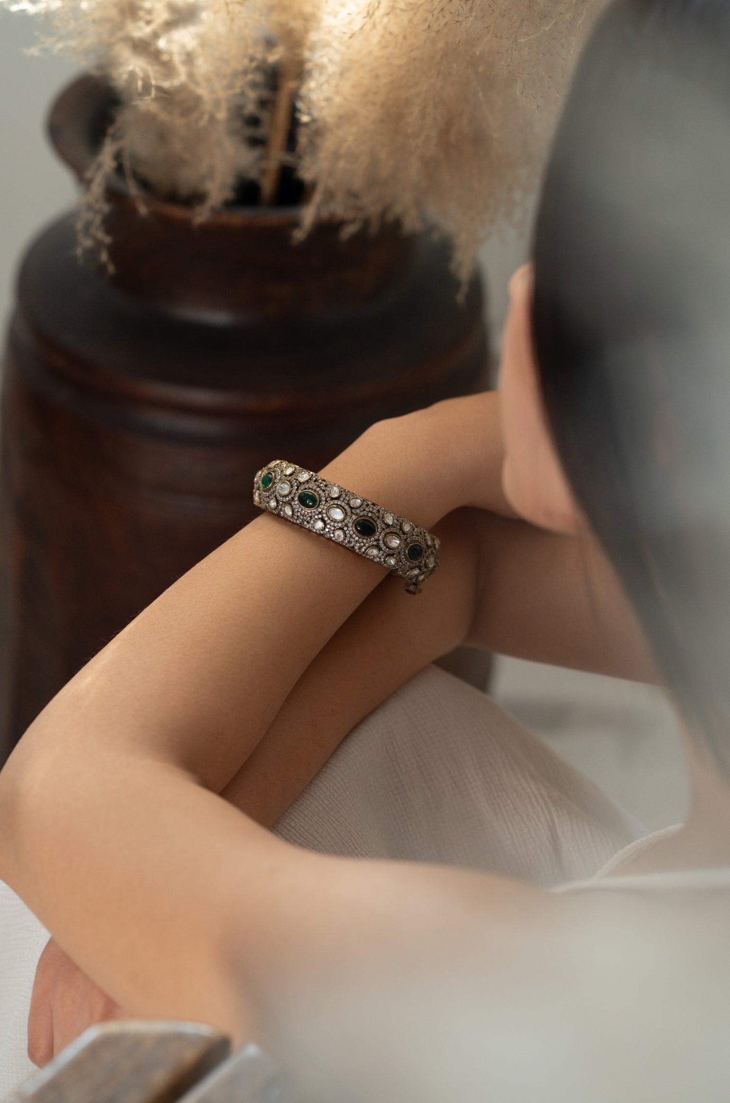 Versatile Glamour Agate Polki Bangle - Dyulokha