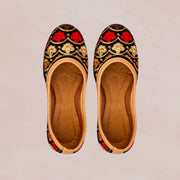 Comfortable Black Artisan Crafted Jutti