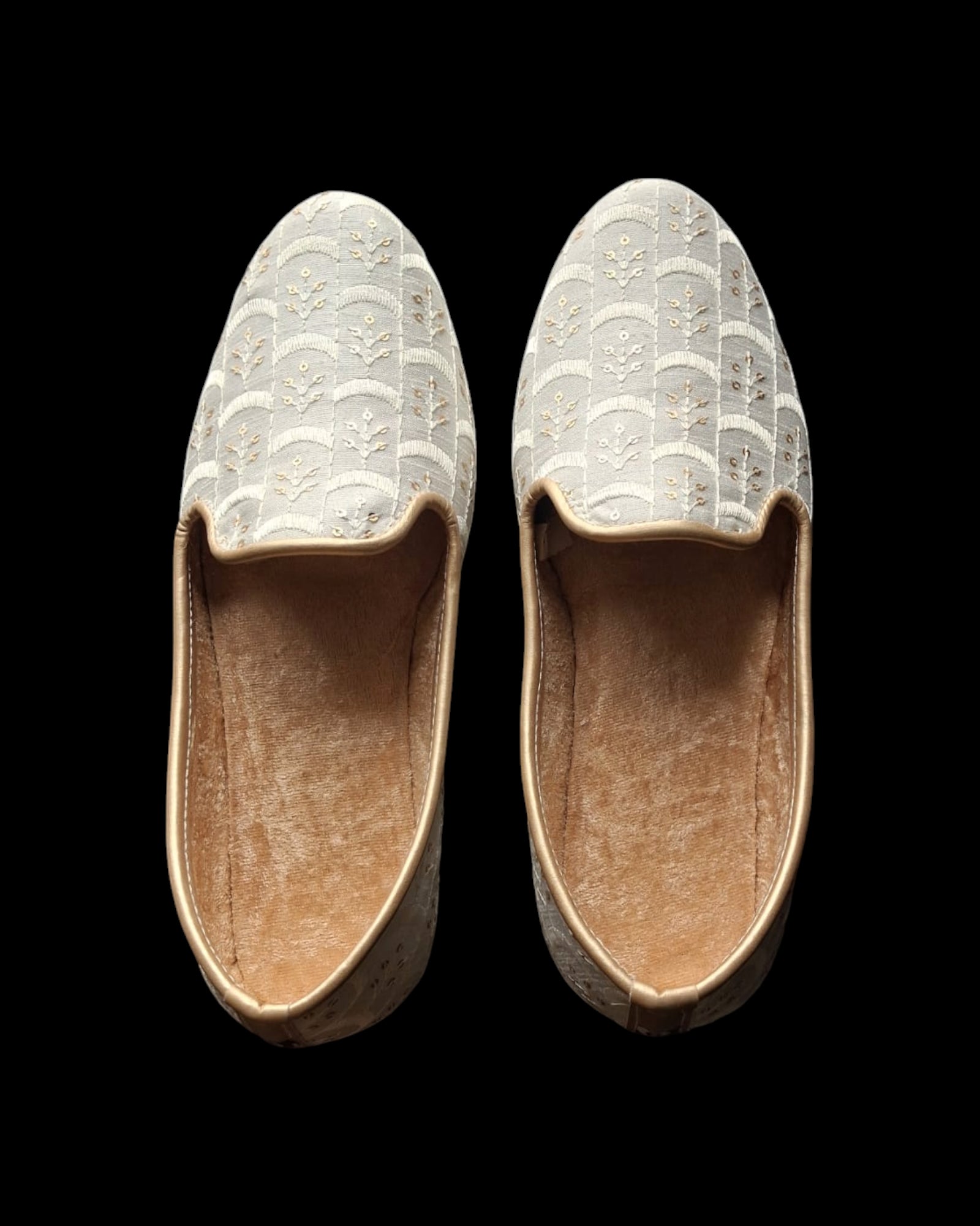 White Handcrafted Traditional Ethnic Jutti