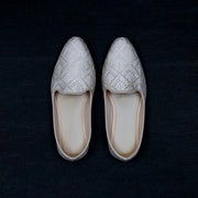 Handcrafted White Closed Toe Jutti