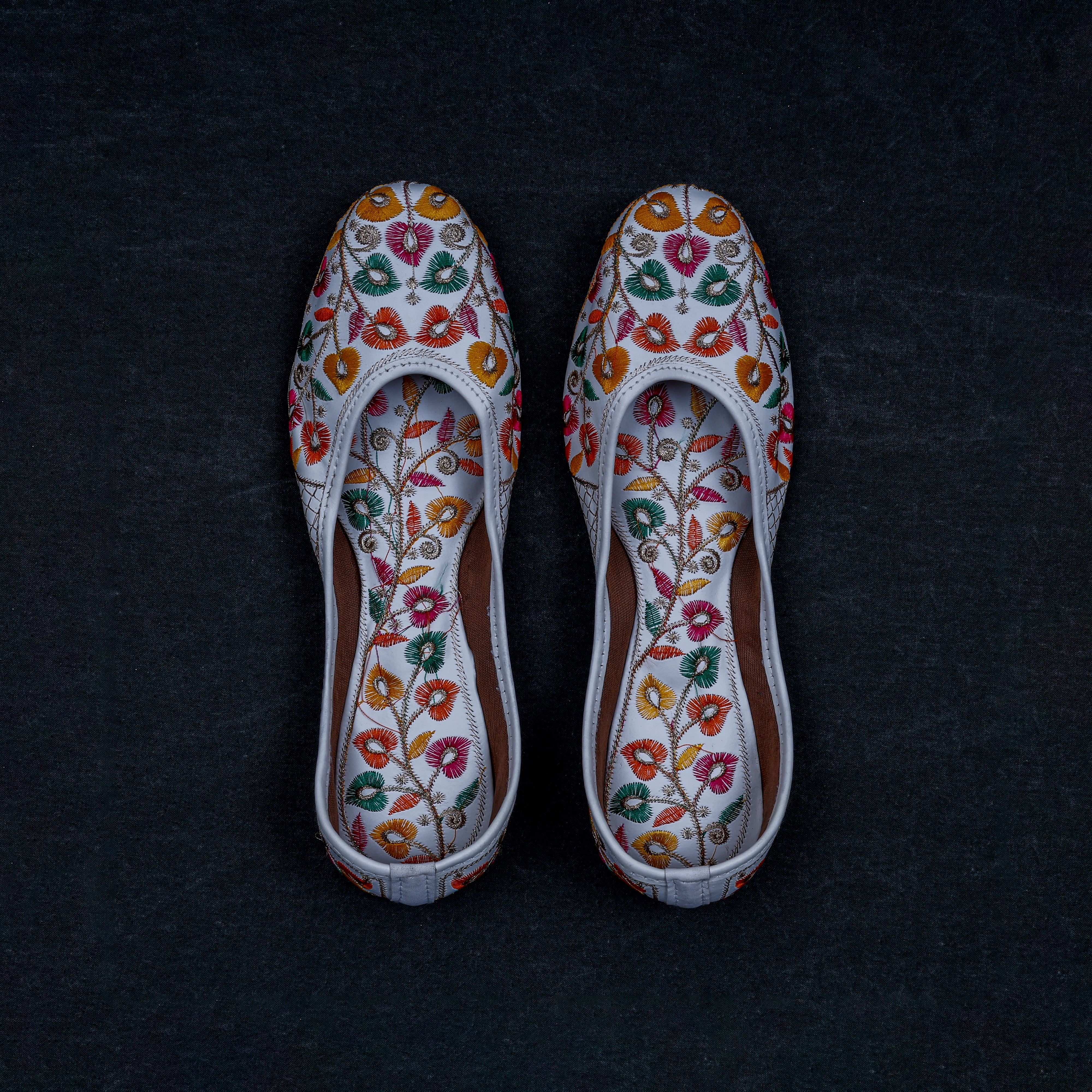 White Handcrafted Almond Shape Jutti