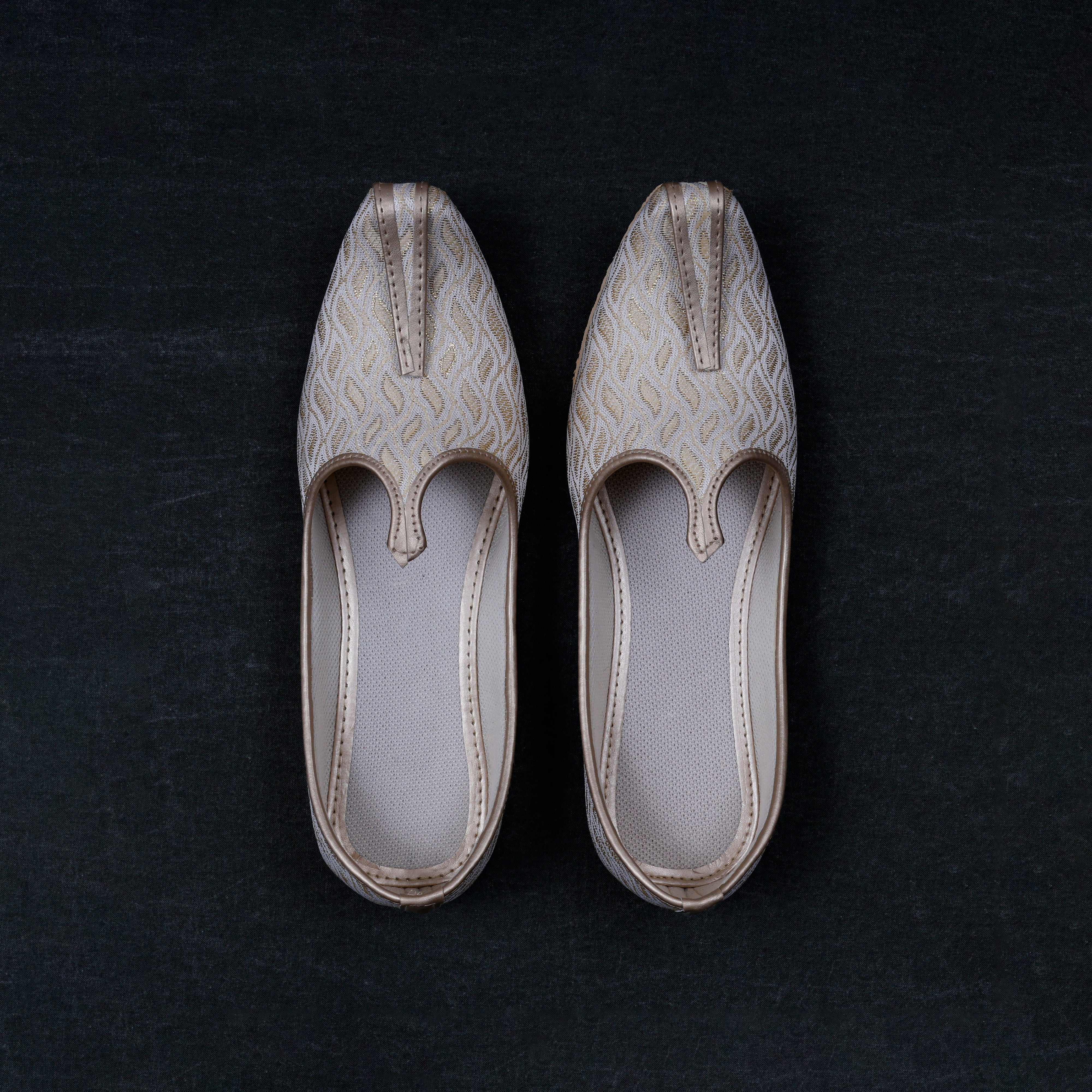 Off White Textured Artisan Mojari