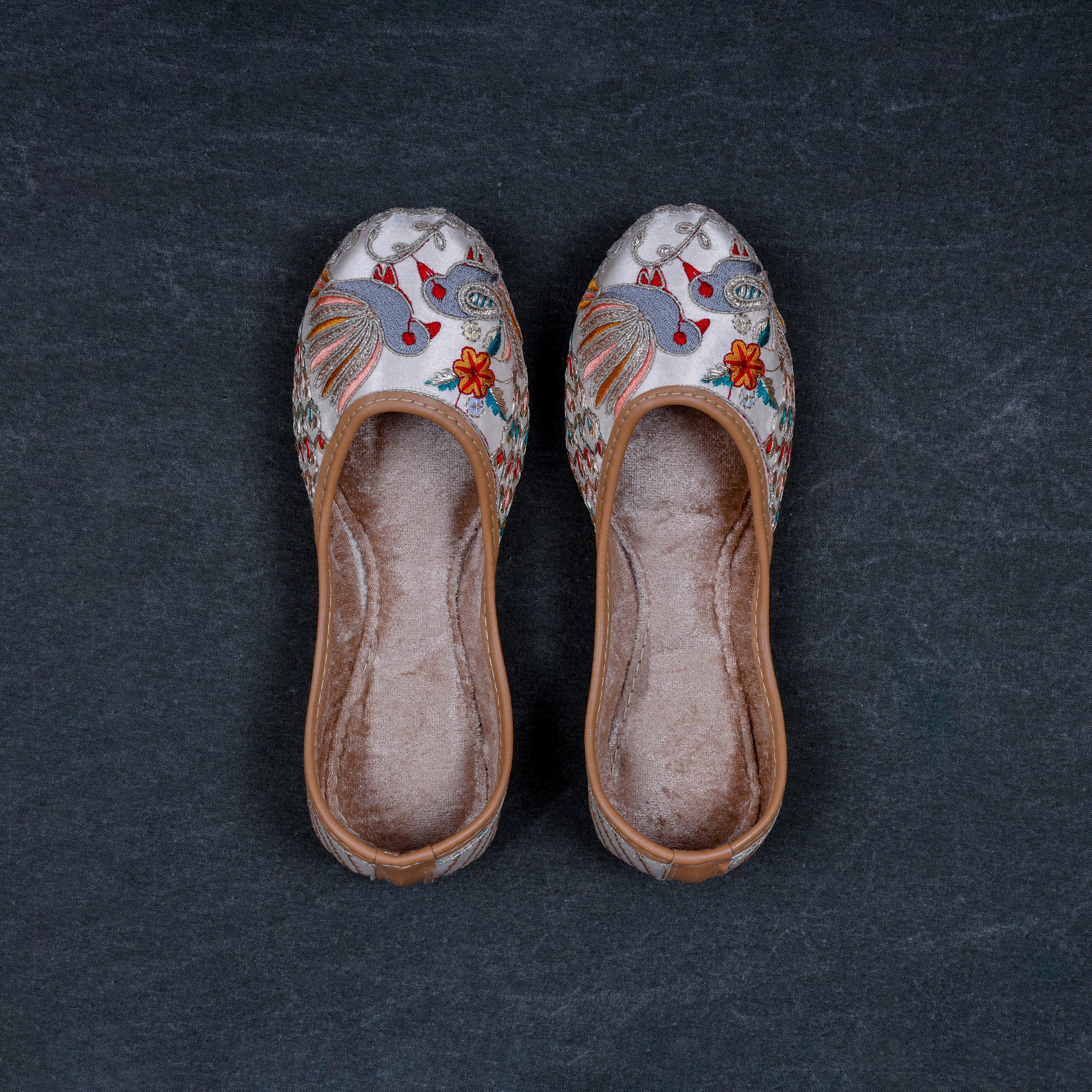 Cream Soft Fabric Round Toe Jutti