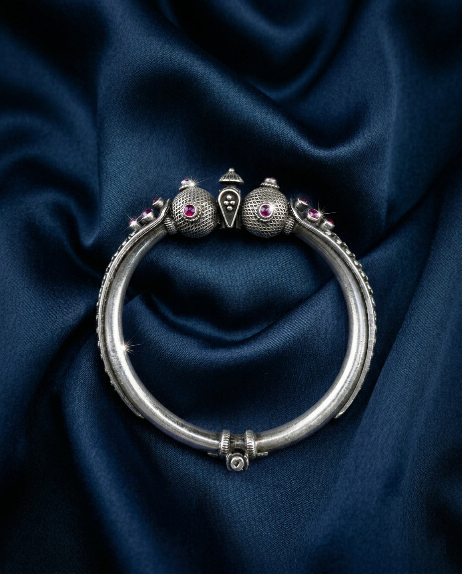 Artistry Curve Bangle