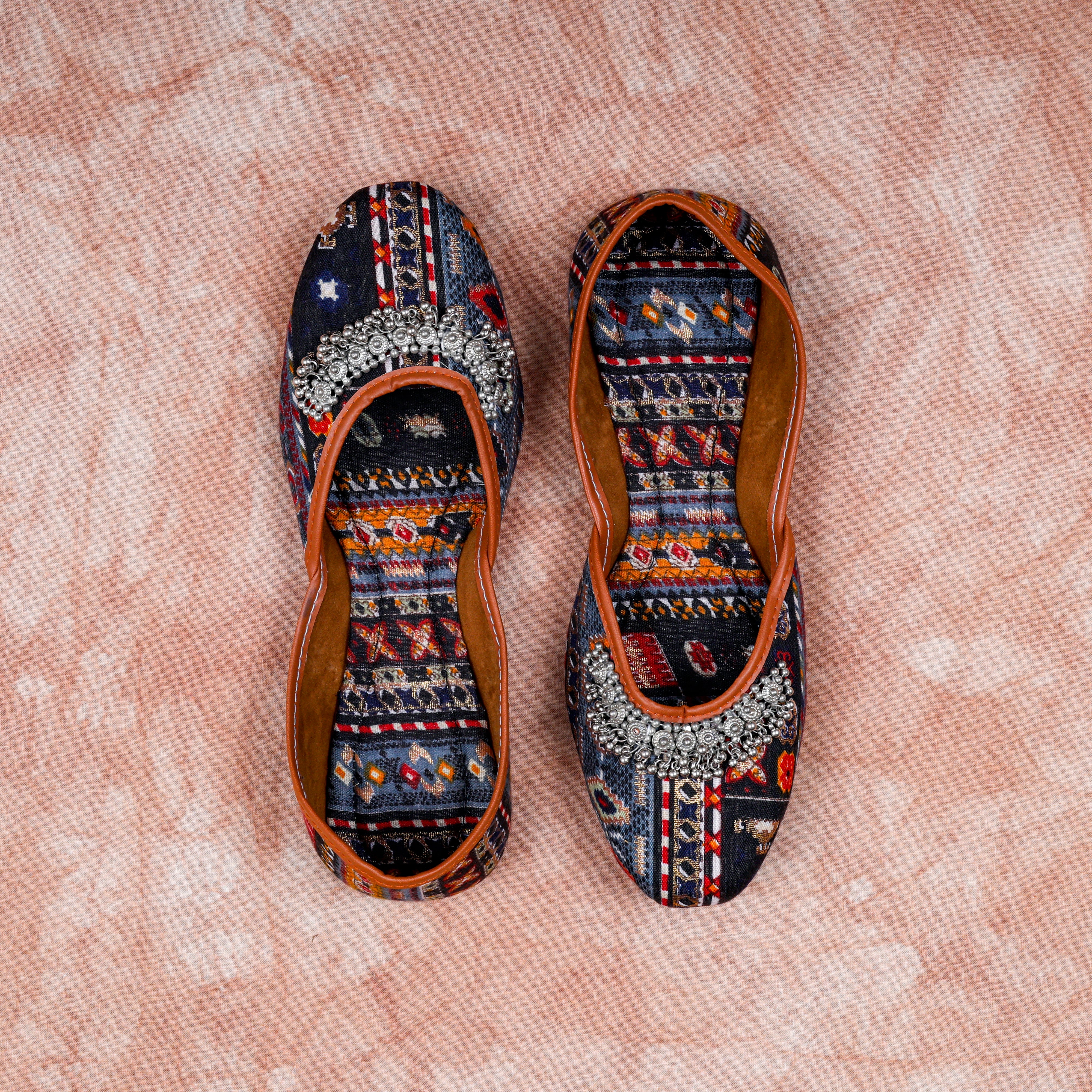 Textured Multicolor Handcrafted Jutti Flats
