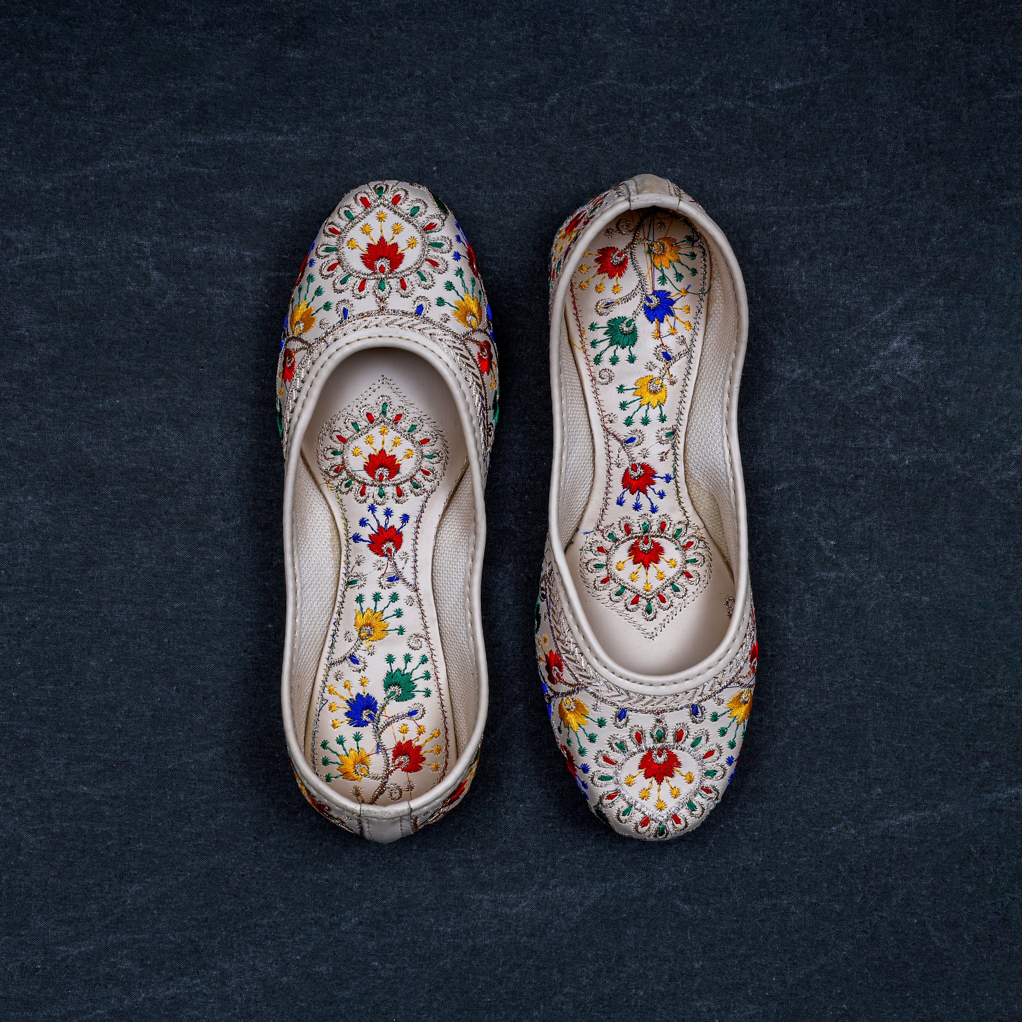 Beige Artisan Crafted Ethnic Jutti