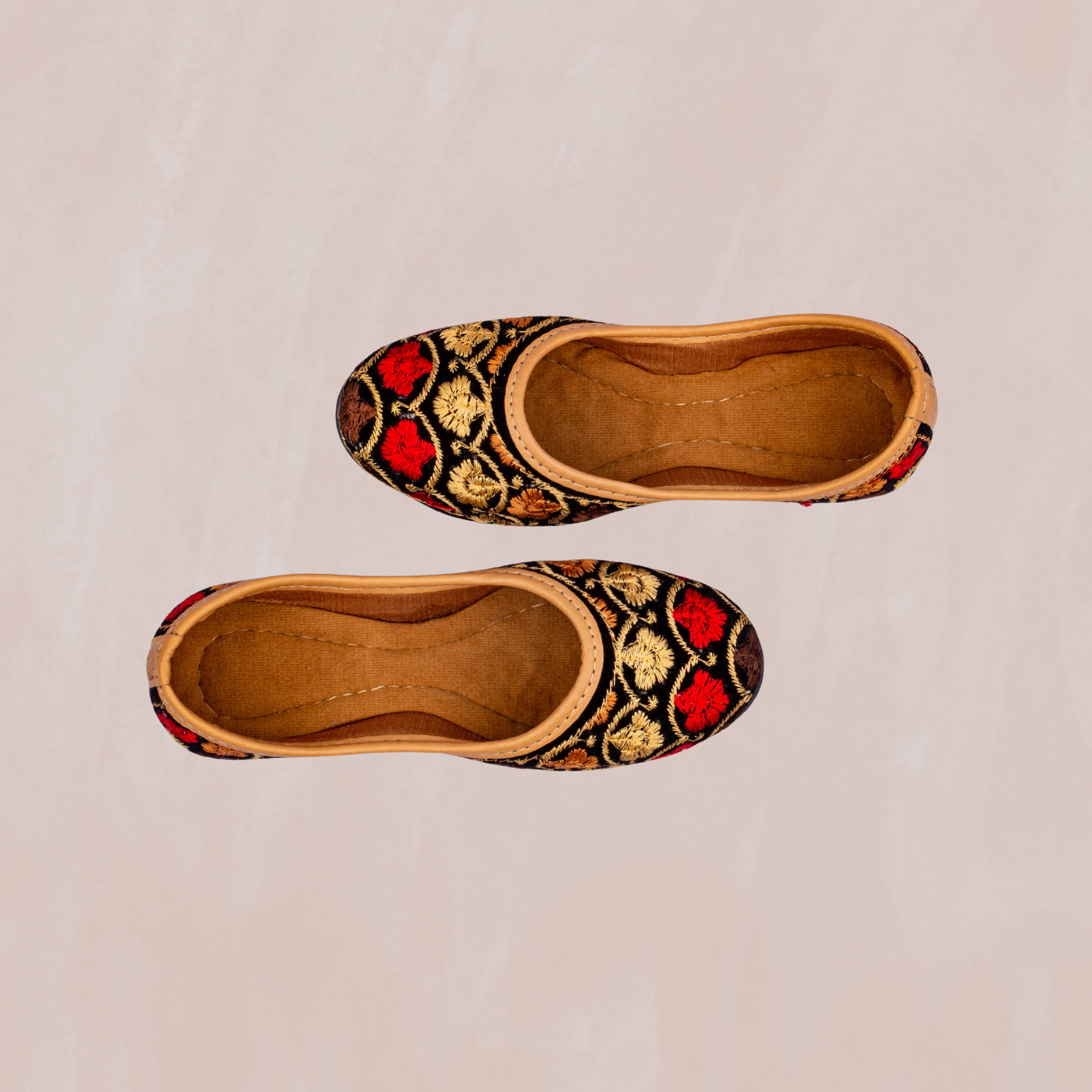 Comfortable Black Artisan Crafted Jutti