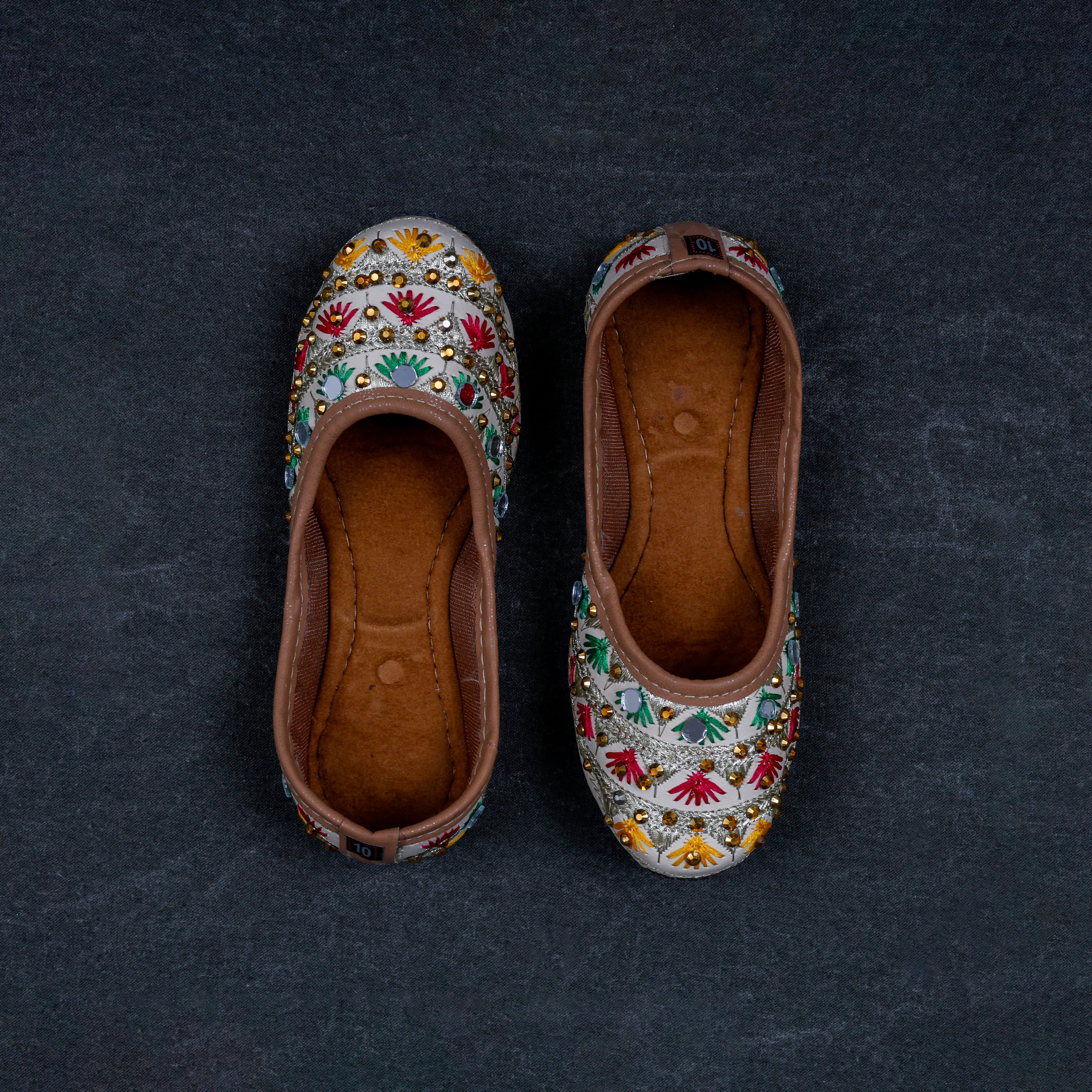 Two Tone Cream Designer Ethnic Jutti