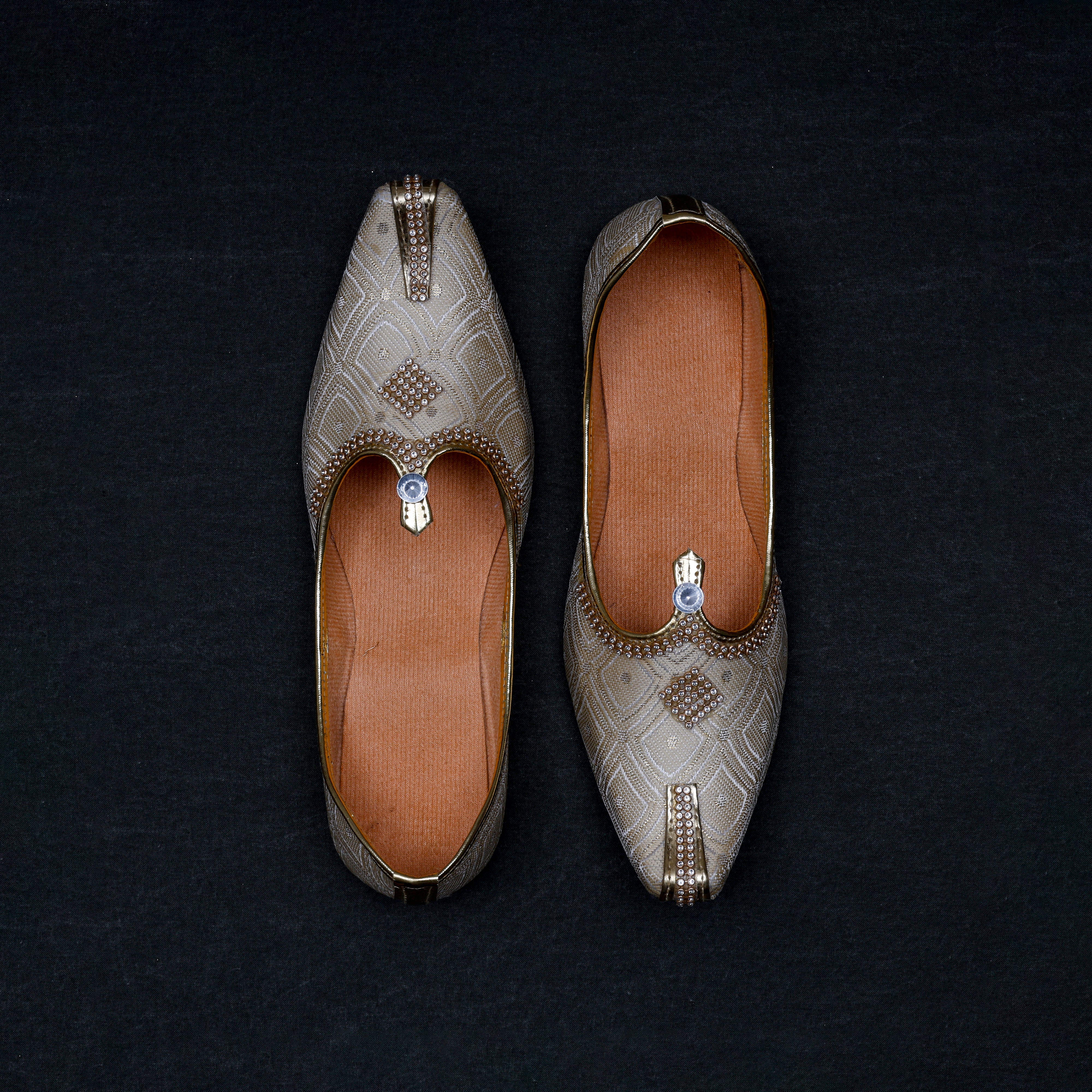 Gold Textured Ethnic Mojari