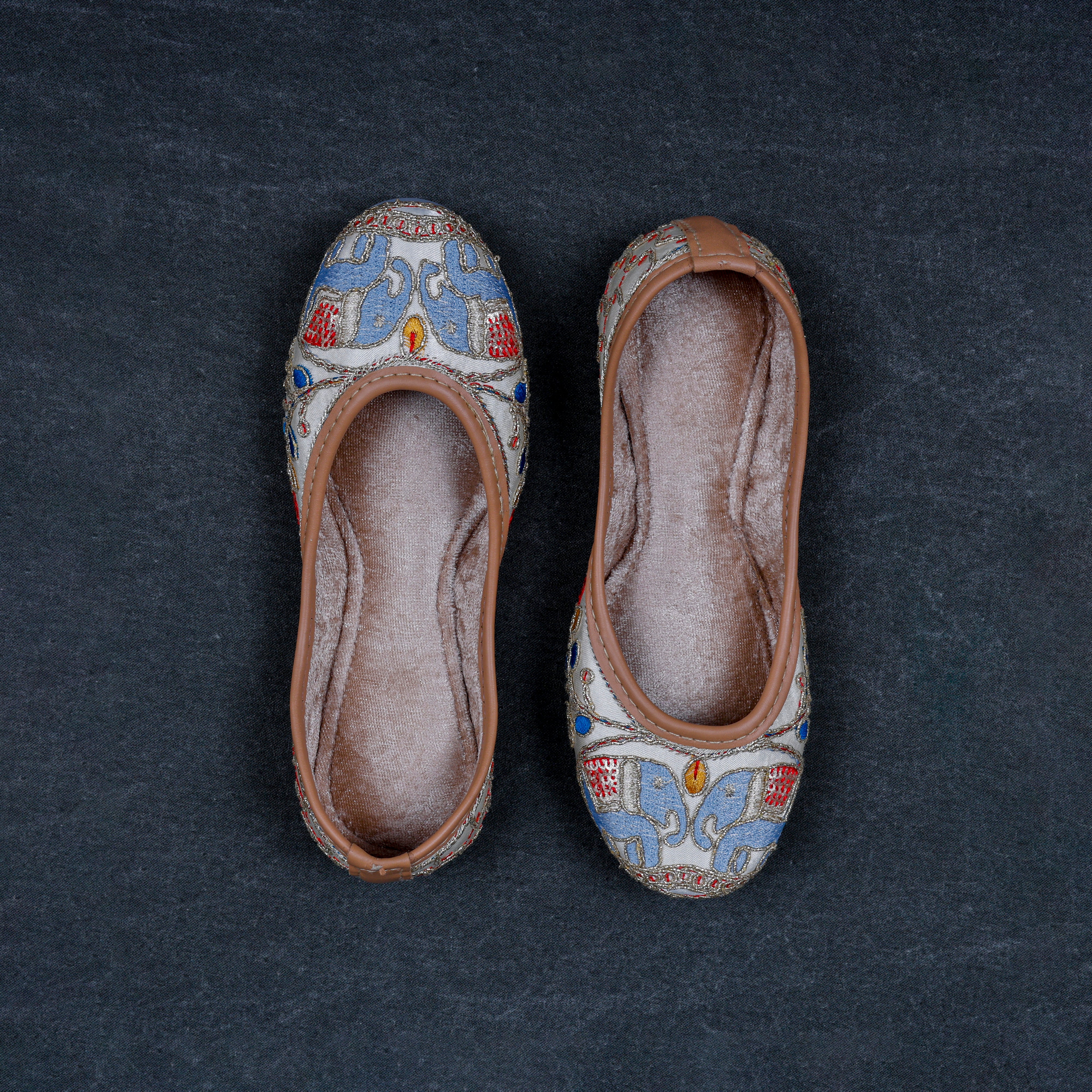 Two Tone Cream Textured Ethnic Jutti