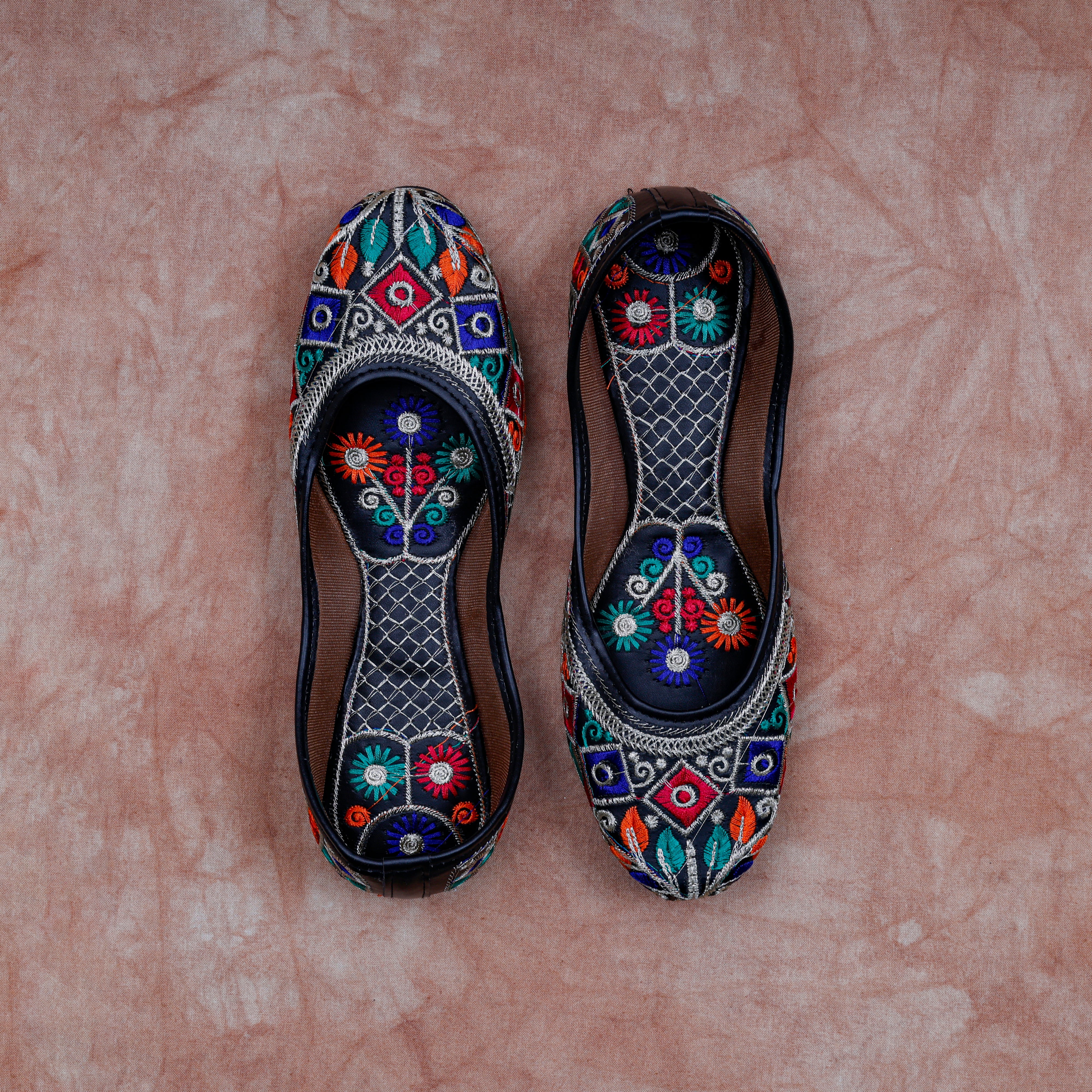 Black Textured Almond Shape Ethnic Jutti