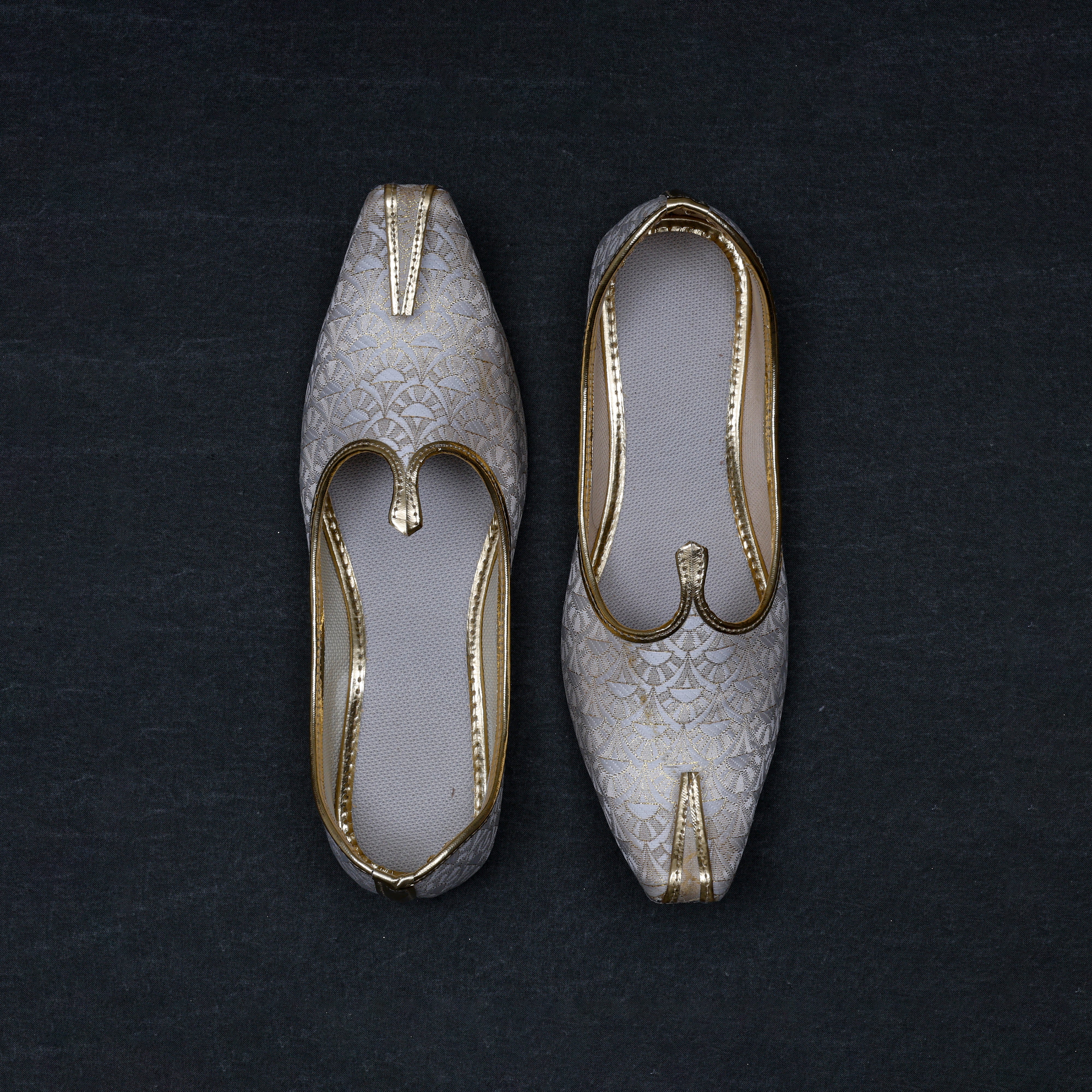Off White Classic Handcrafted Pointed Mojari