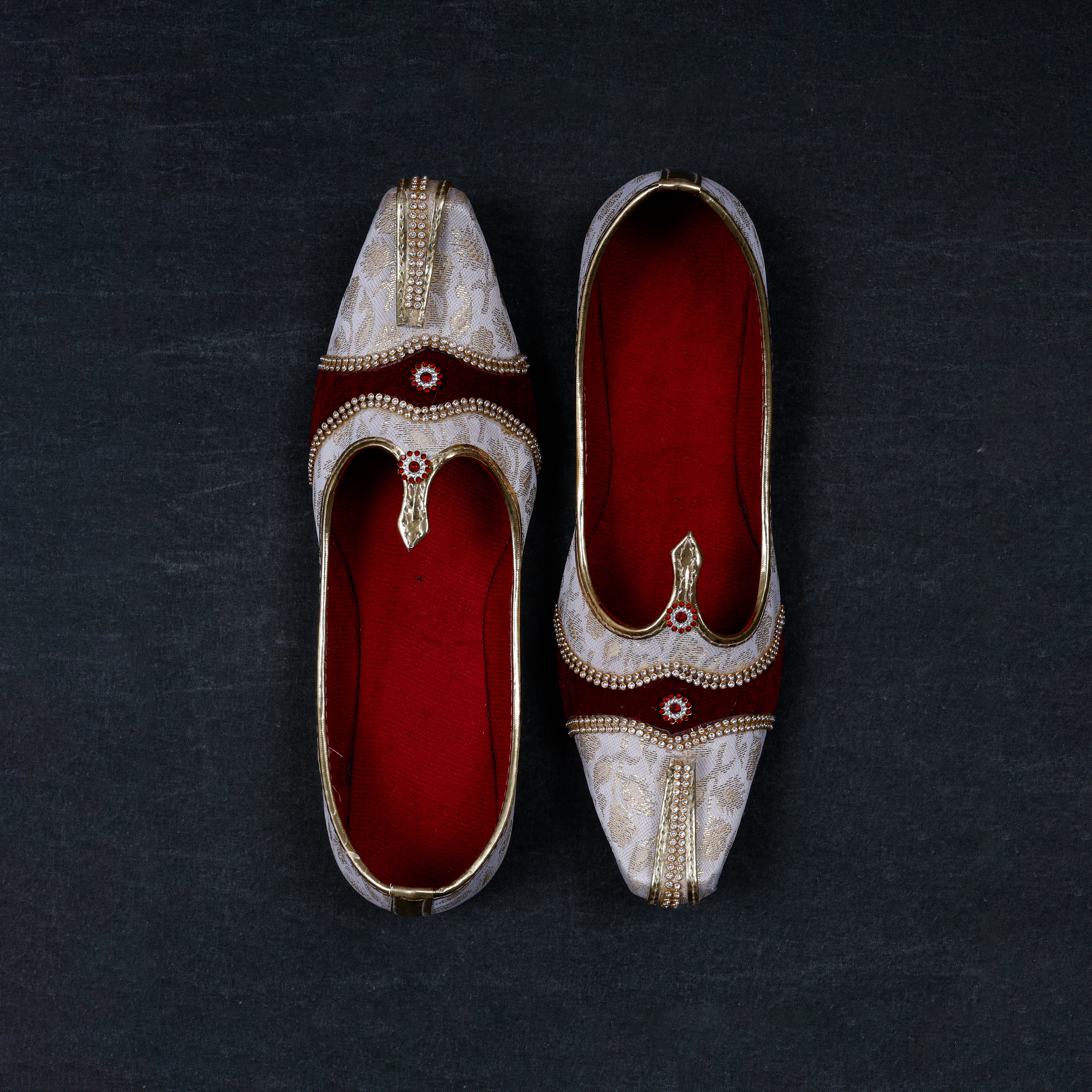 Gold Heritage Handcrafted Ethnic Mojari