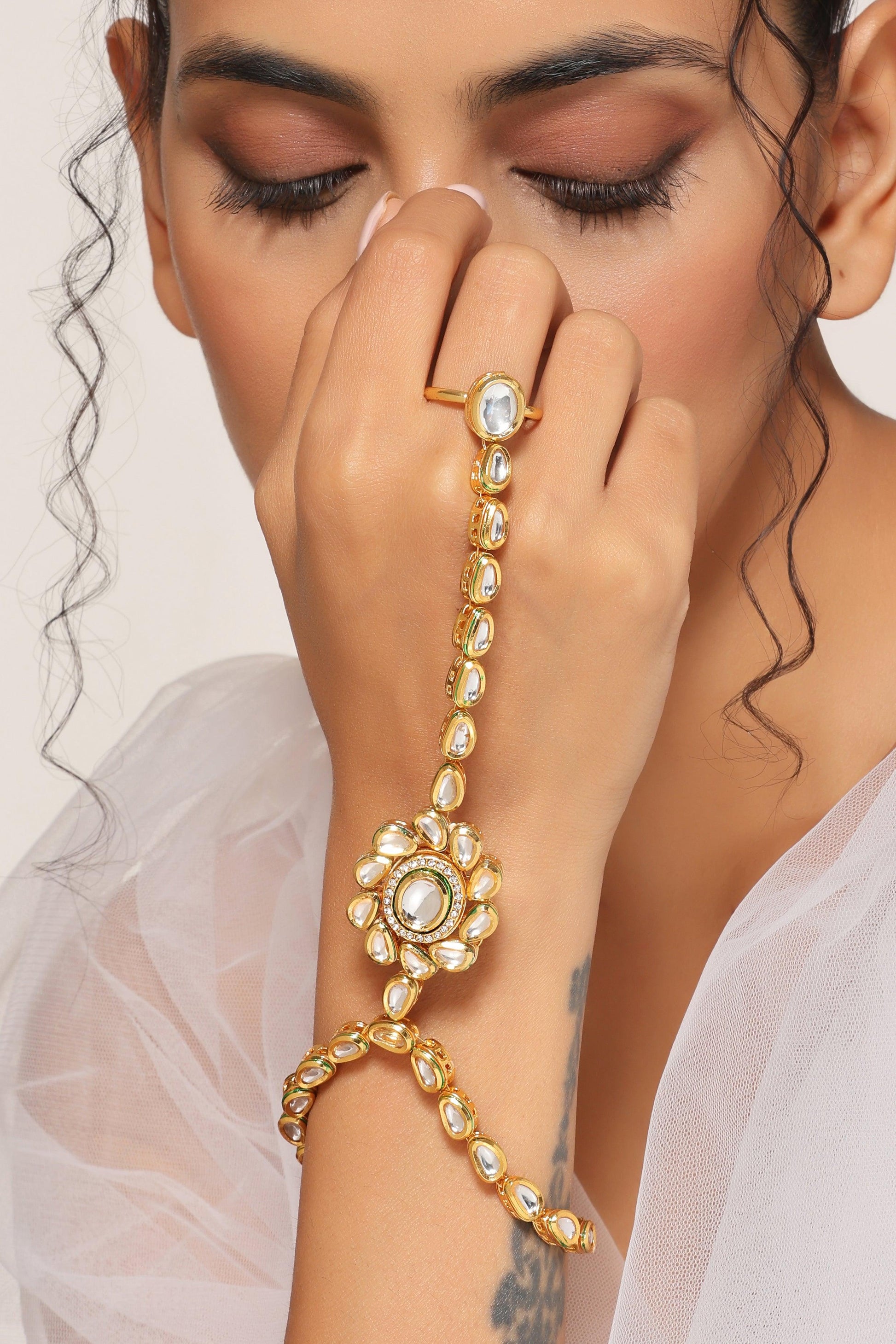 Gilded Grace Kundan Hathphool - Dyulokha