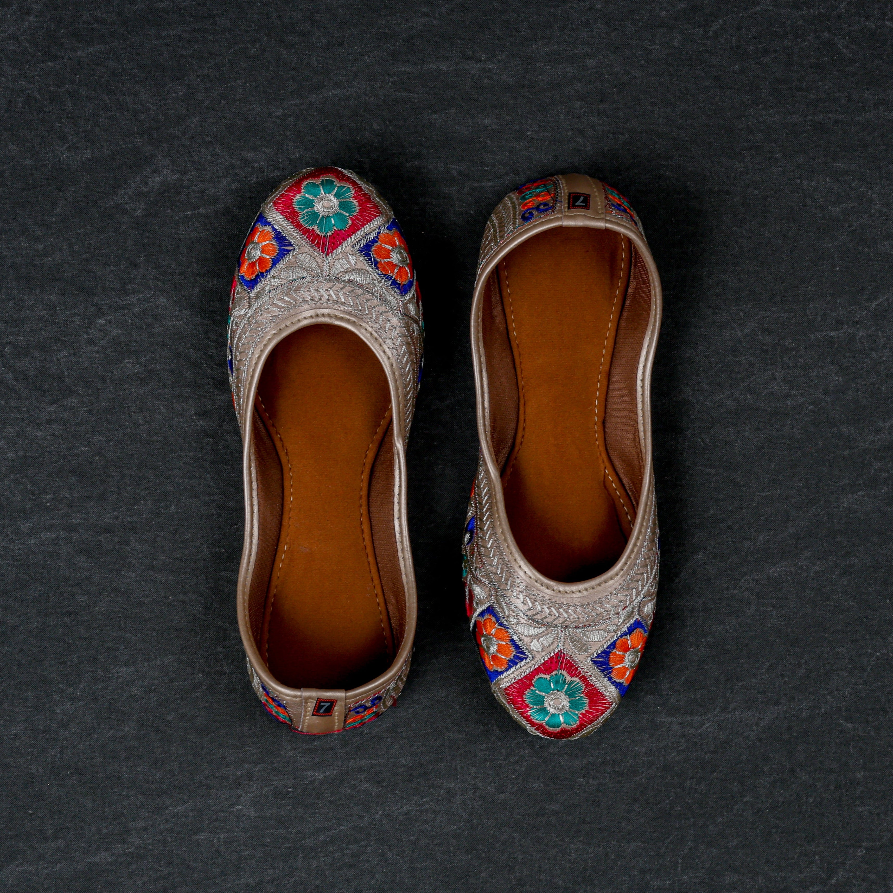 Soft Rexine Gold Round Toe Jutti