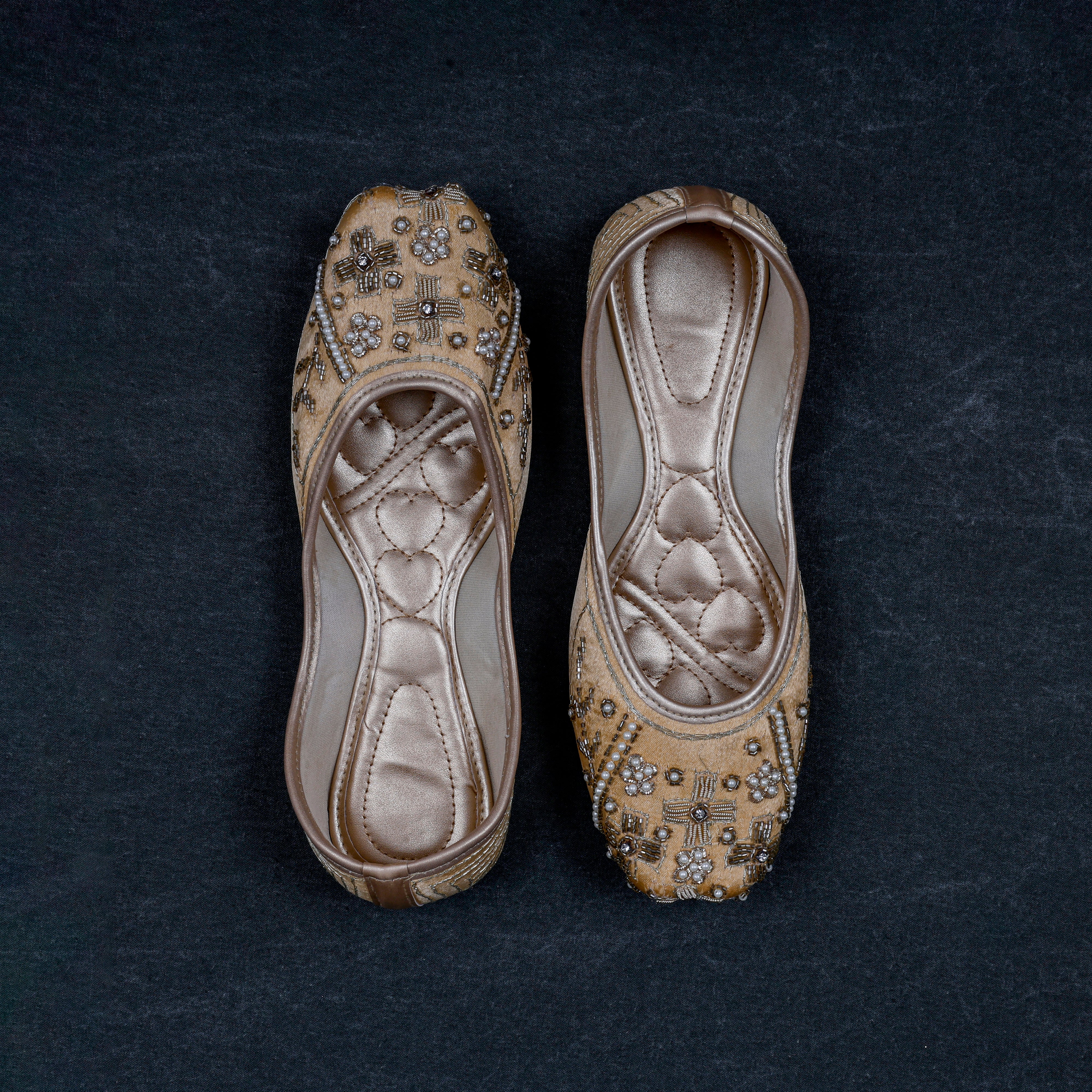 Gold Artisan Closed Toe Jutti