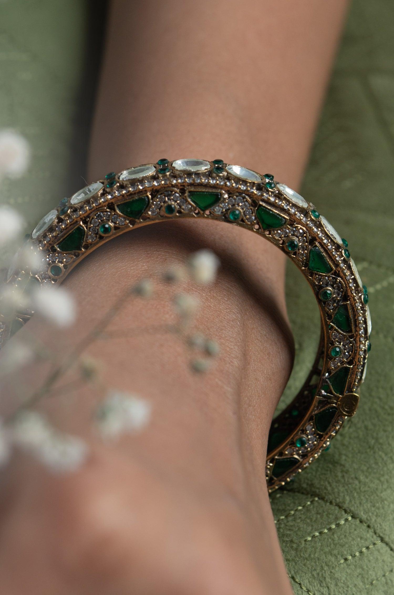 Emerald Polki Splendor Bangle - Dyulokha
