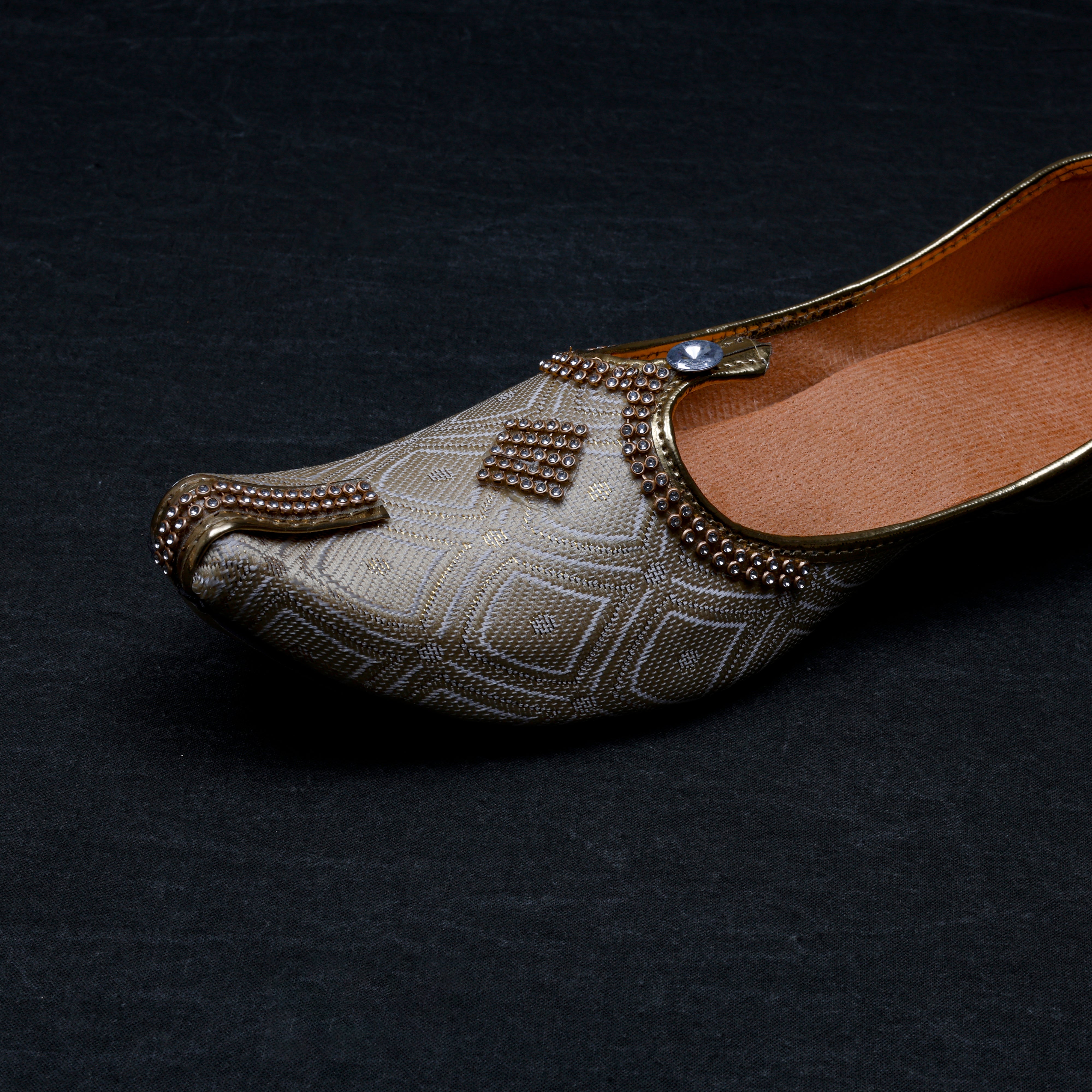 Gold Textured Ethnic Mojari