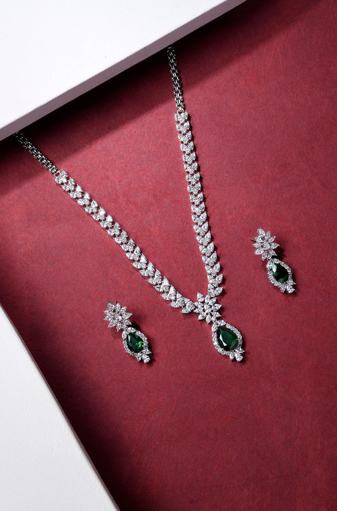 Emerald Glow Diamond Necklace Set - Dyulokha