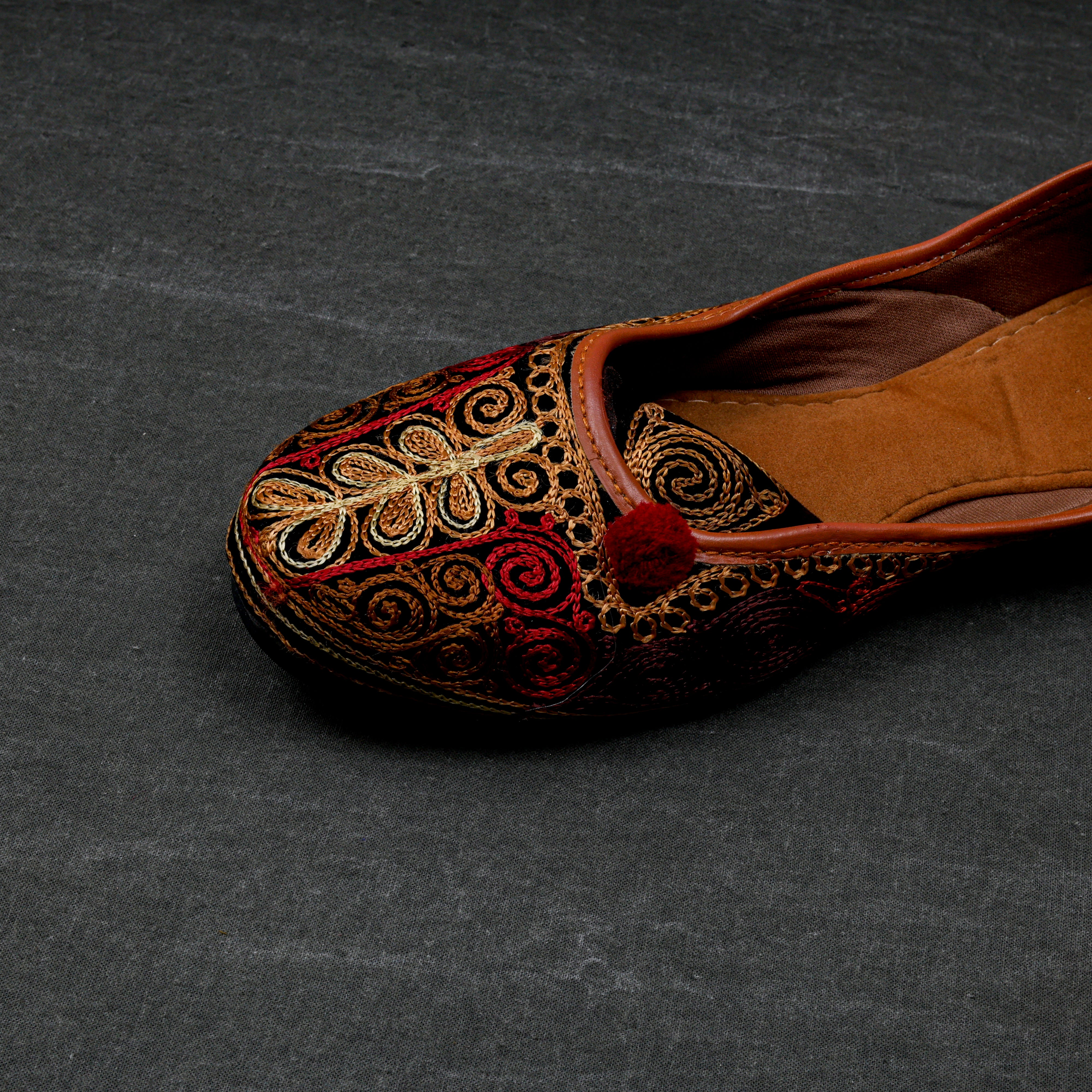 Black Canvas Handcrafted Ethnic Jutti