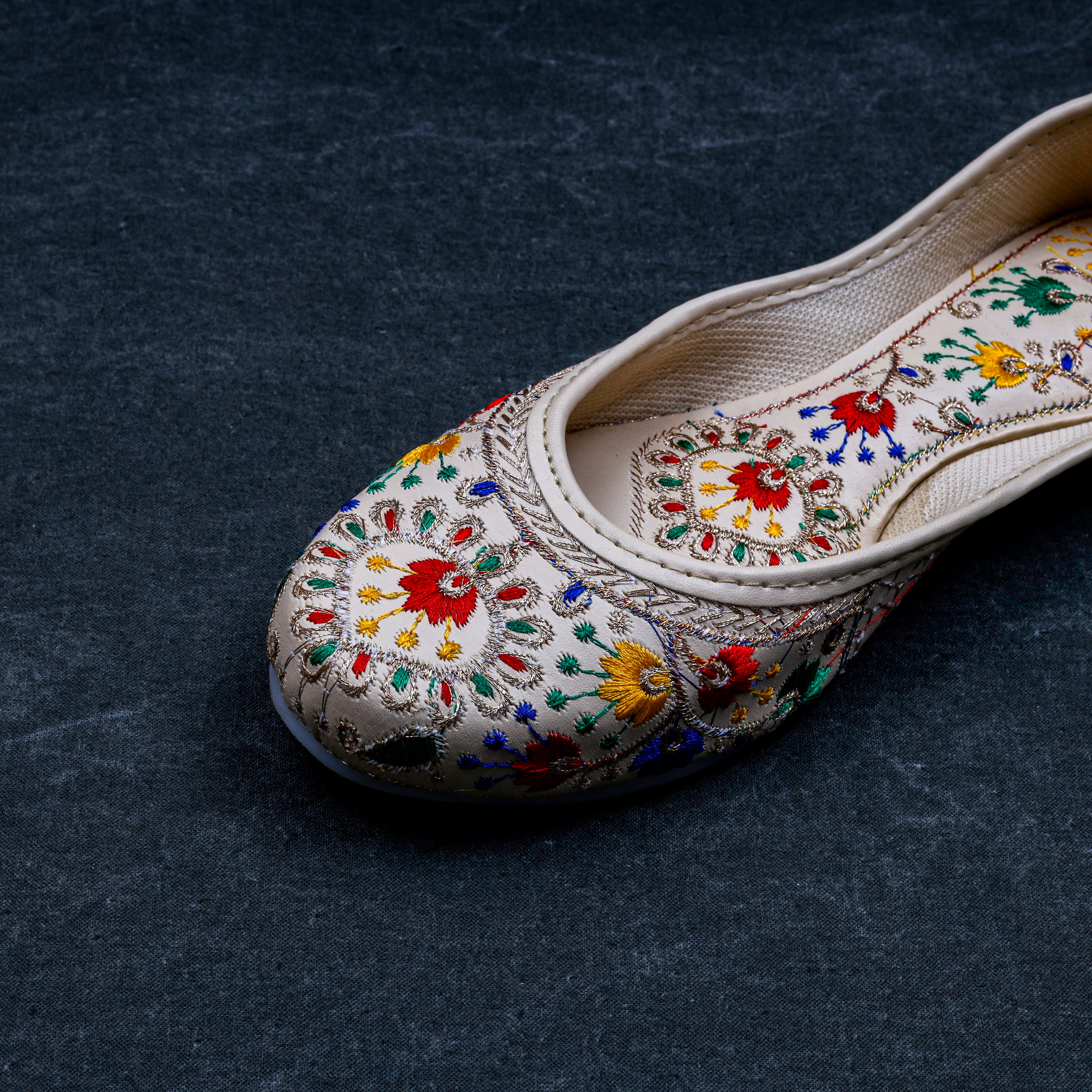 Beige Artisan Crafted Ethnic Jutti