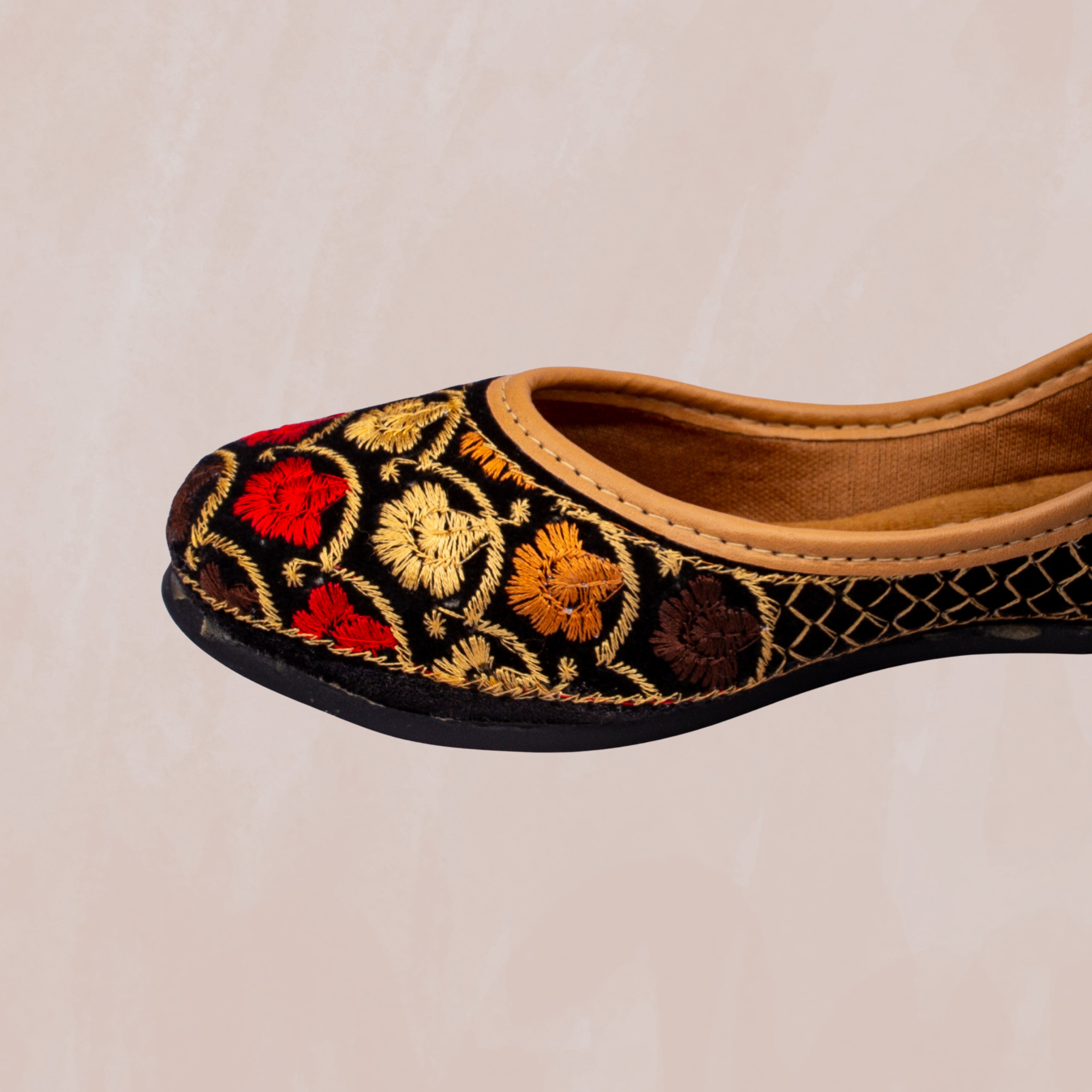 Comfortable Black Artisan Crafted Jutti