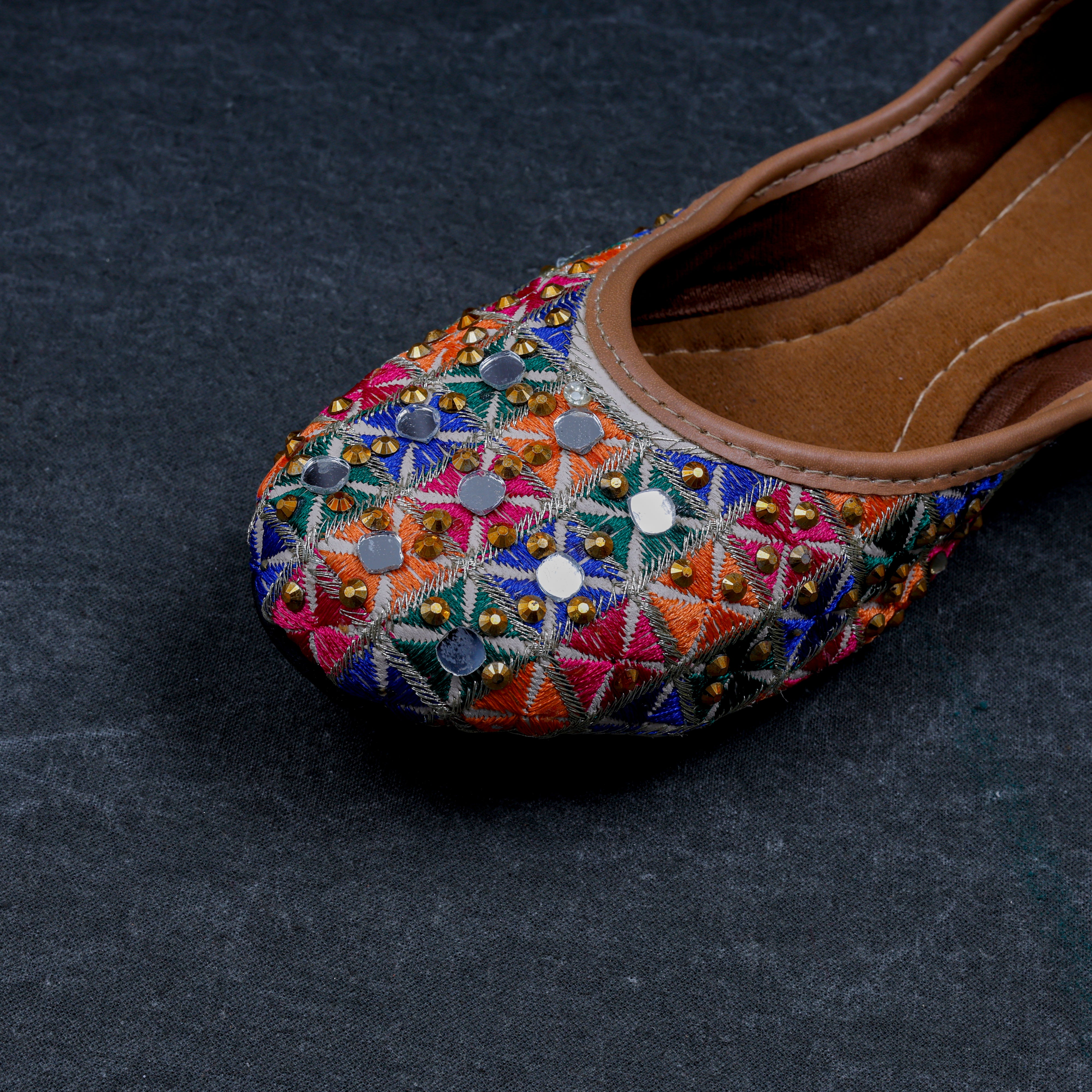 Cream Artisan Crafted Round Toe Jutti