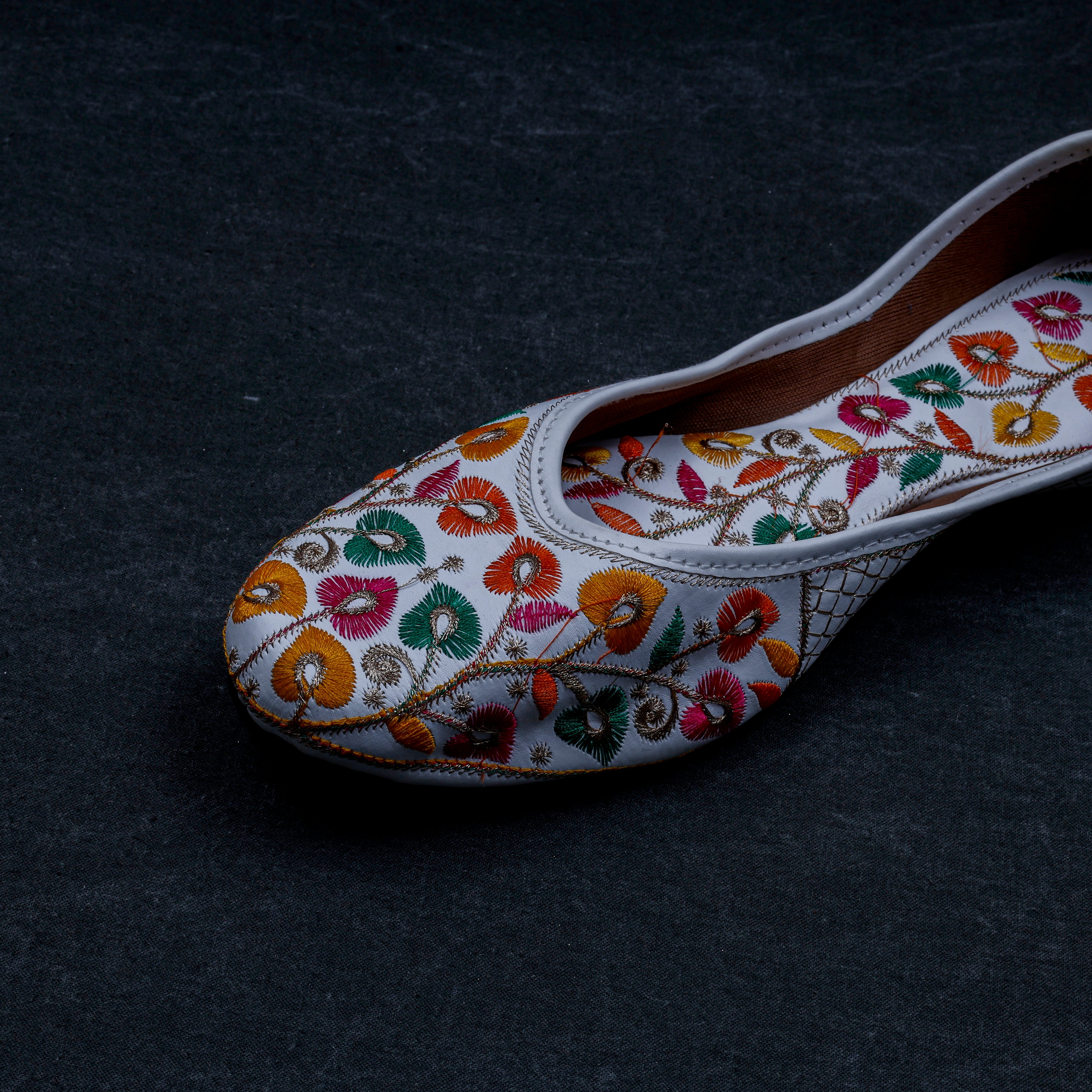 White Handcrafted Almond Shape Jutti