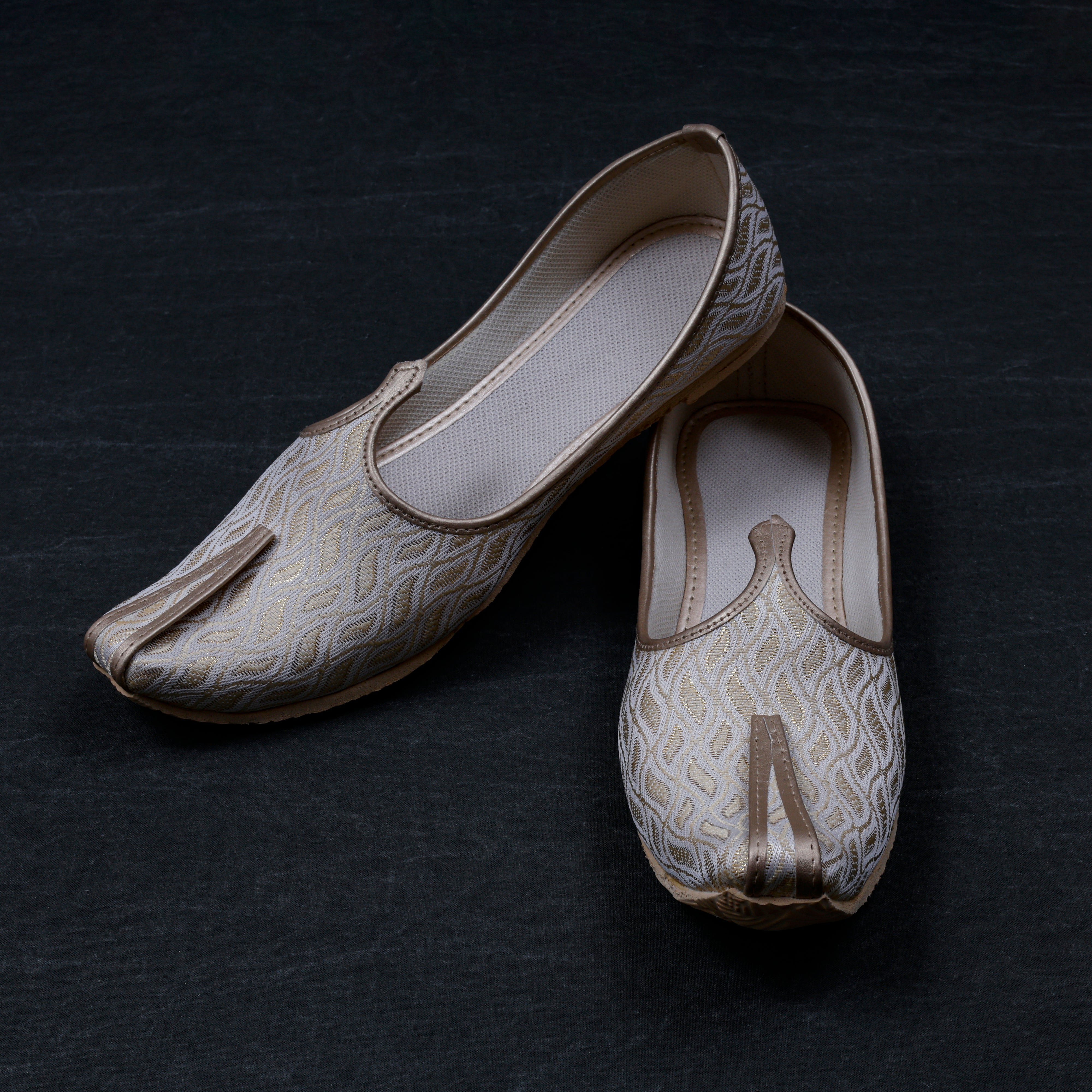 Off White Textured Artisan Mojari