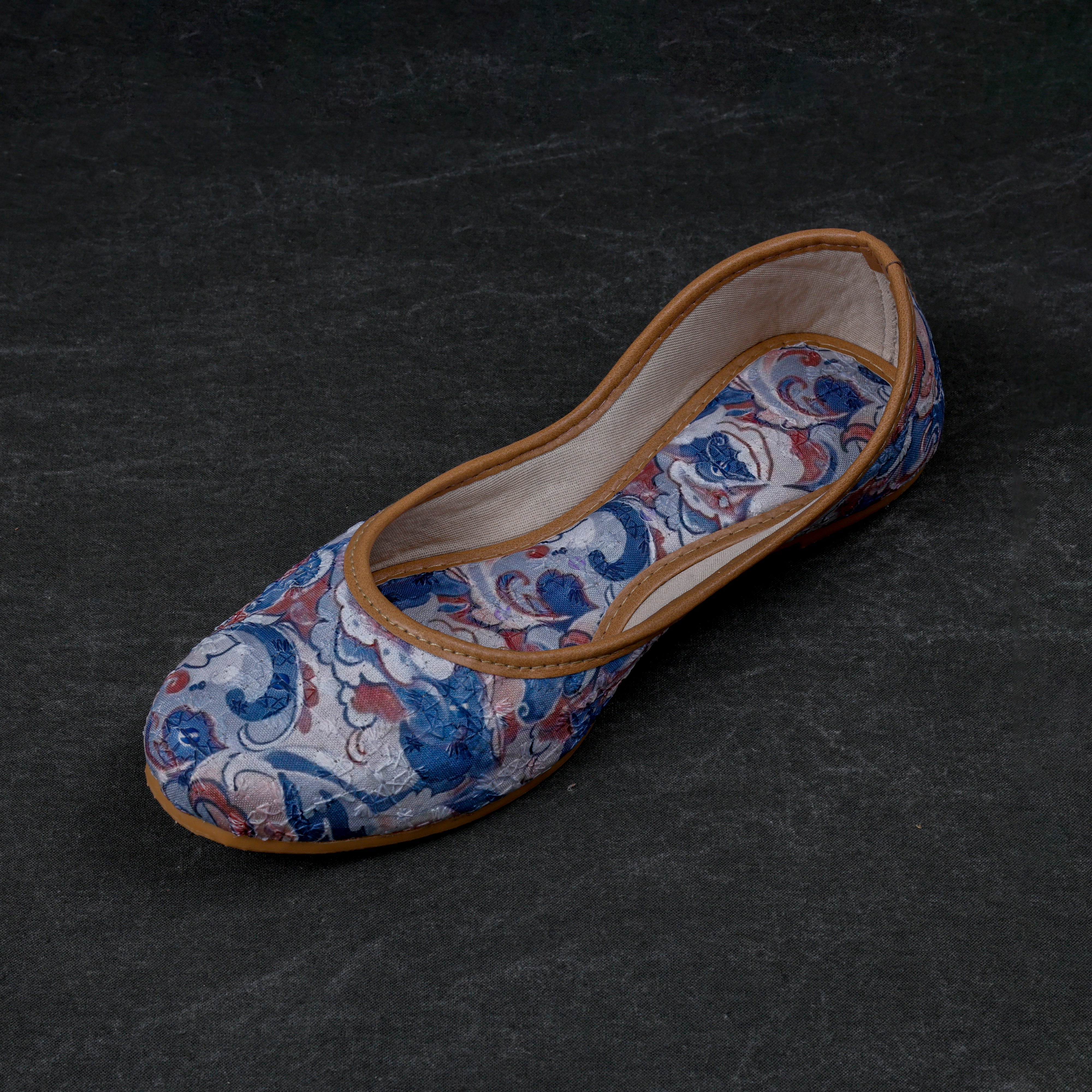 Textured Multicolor Closed Toe Jutti