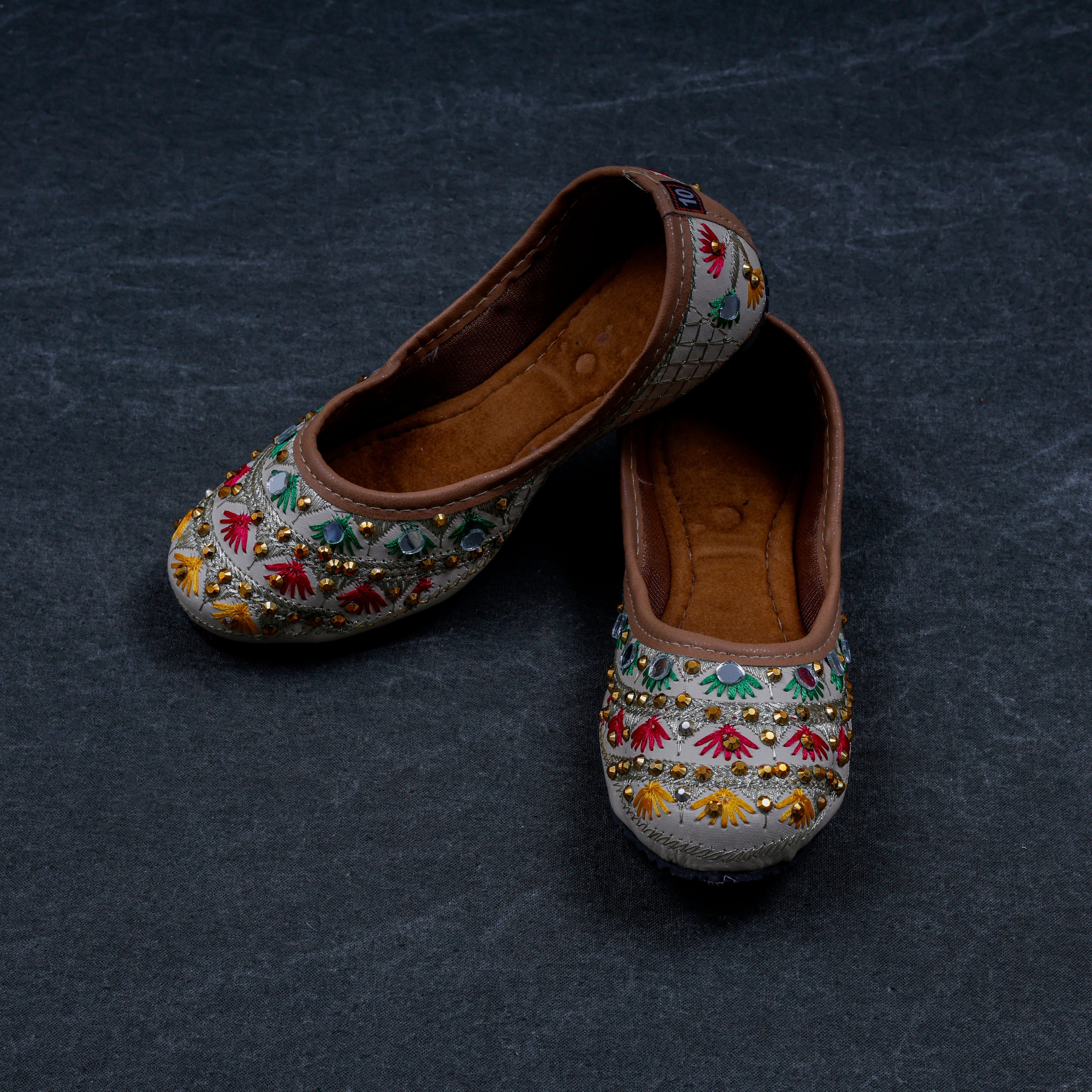Two Tone Cream Designer Ethnic Jutti