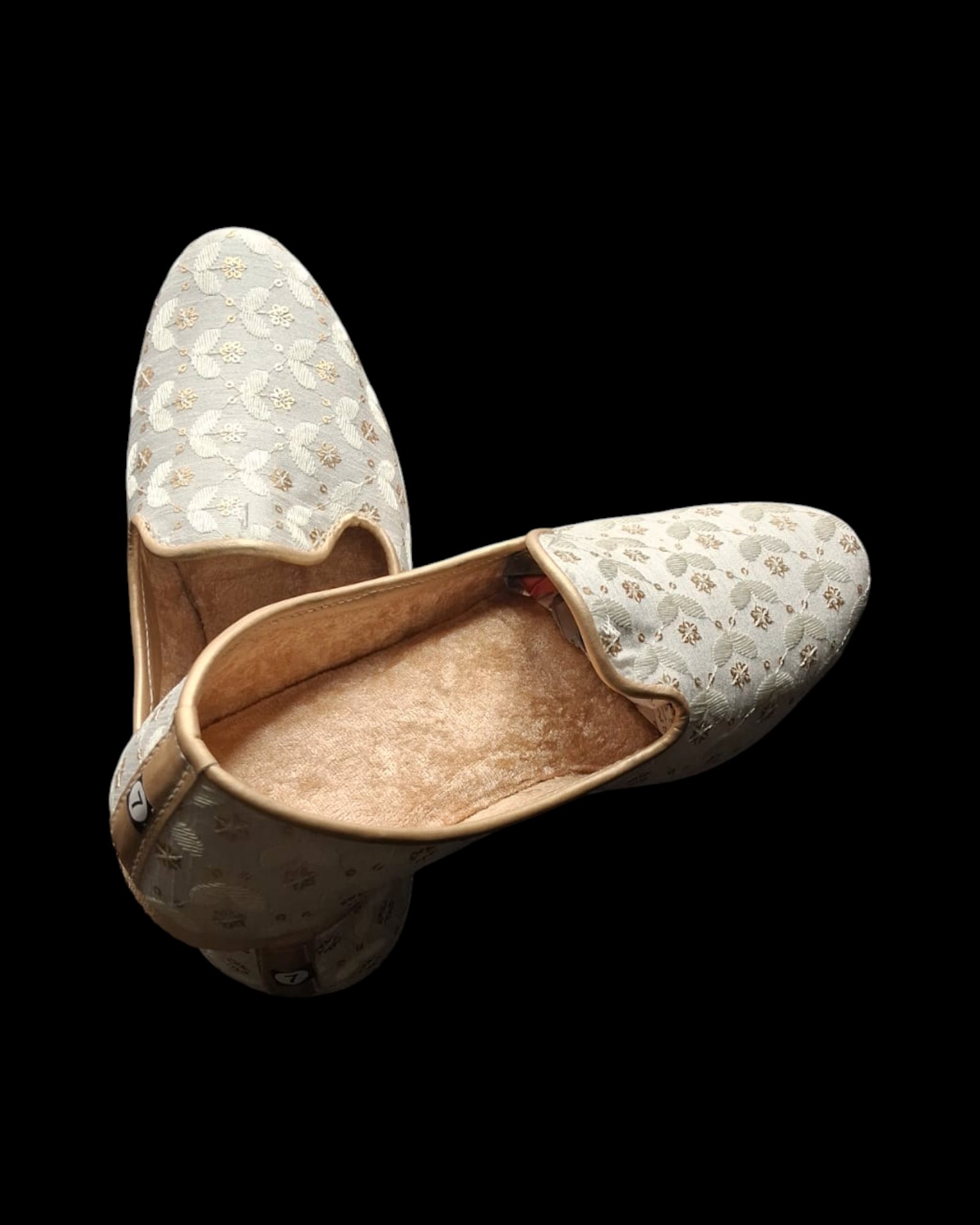 Elegant Textured Fabric Festive Jutti