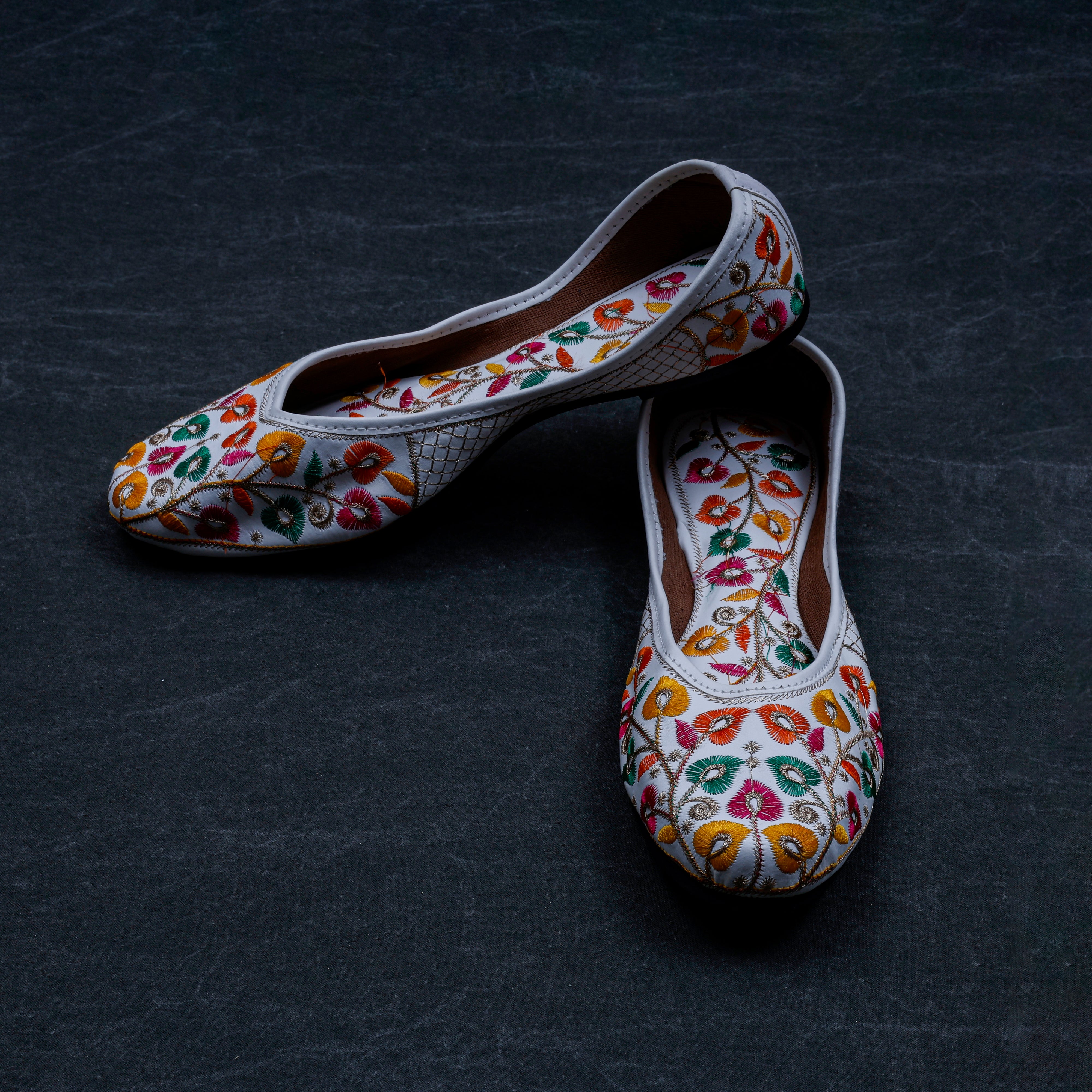 White Handcrafted Almond Shape Jutti