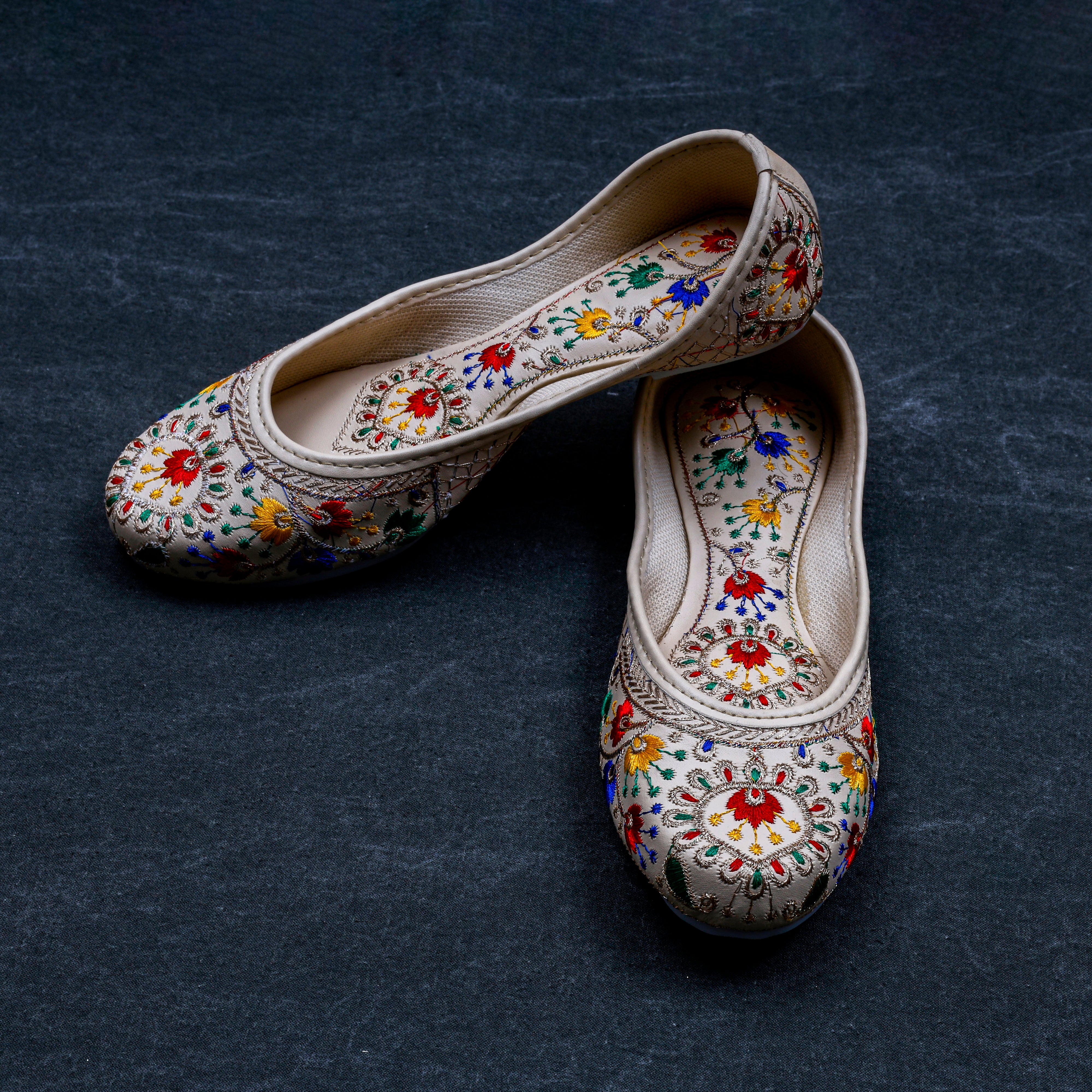 Beige Artisan Crafted Ethnic Jutti
