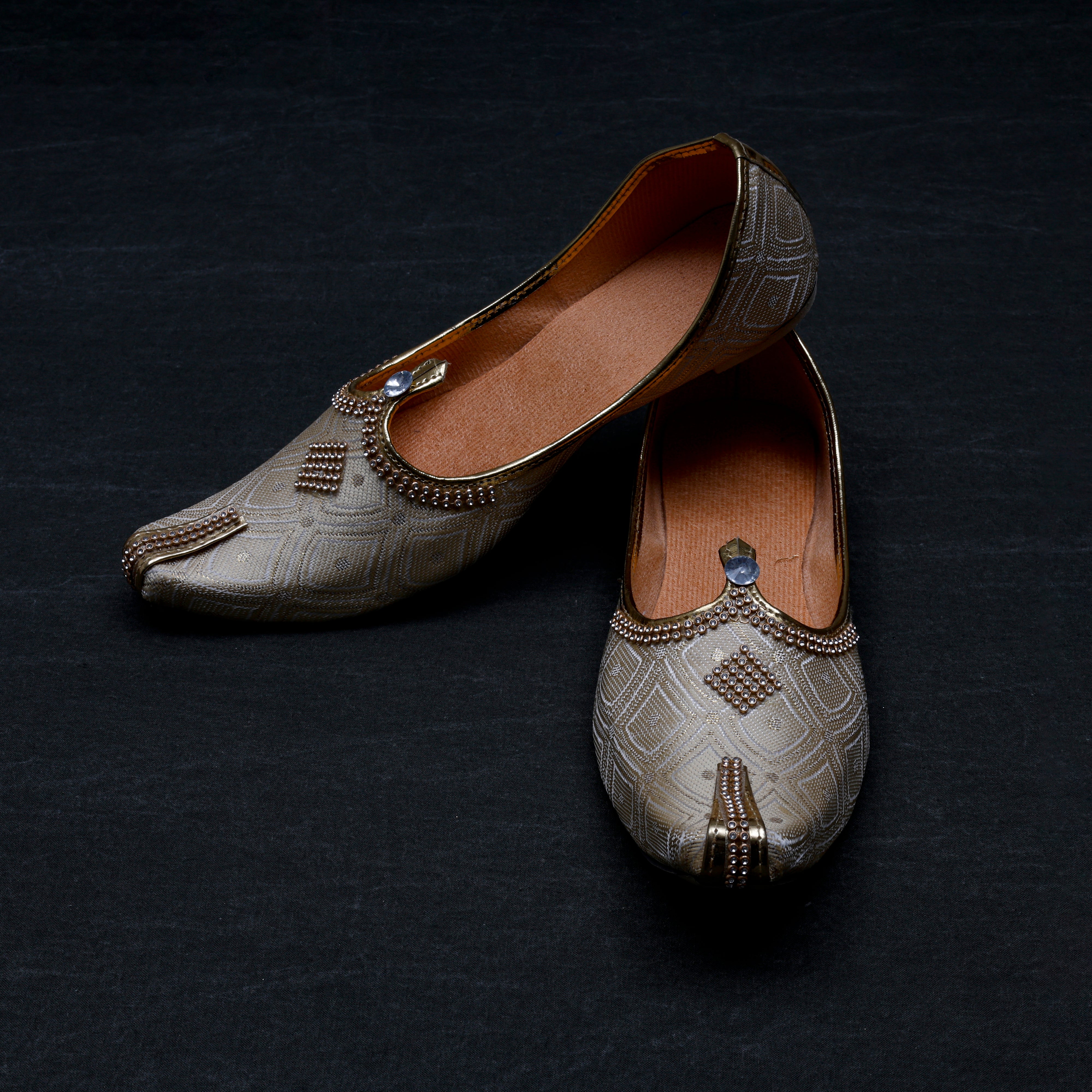 Gold Textured Ethnic Mojari