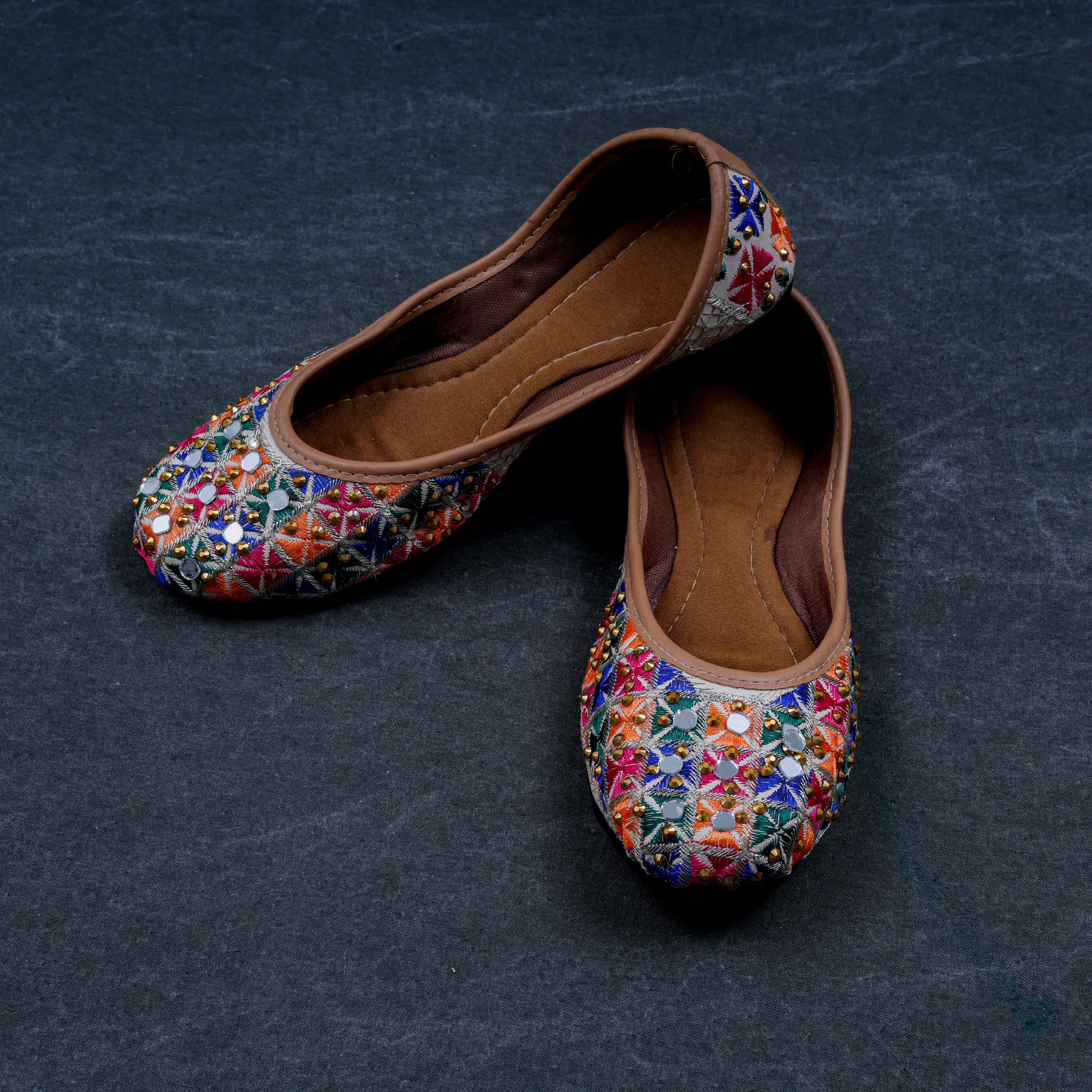 Cream Artisan Crafted Round Toe Jutti