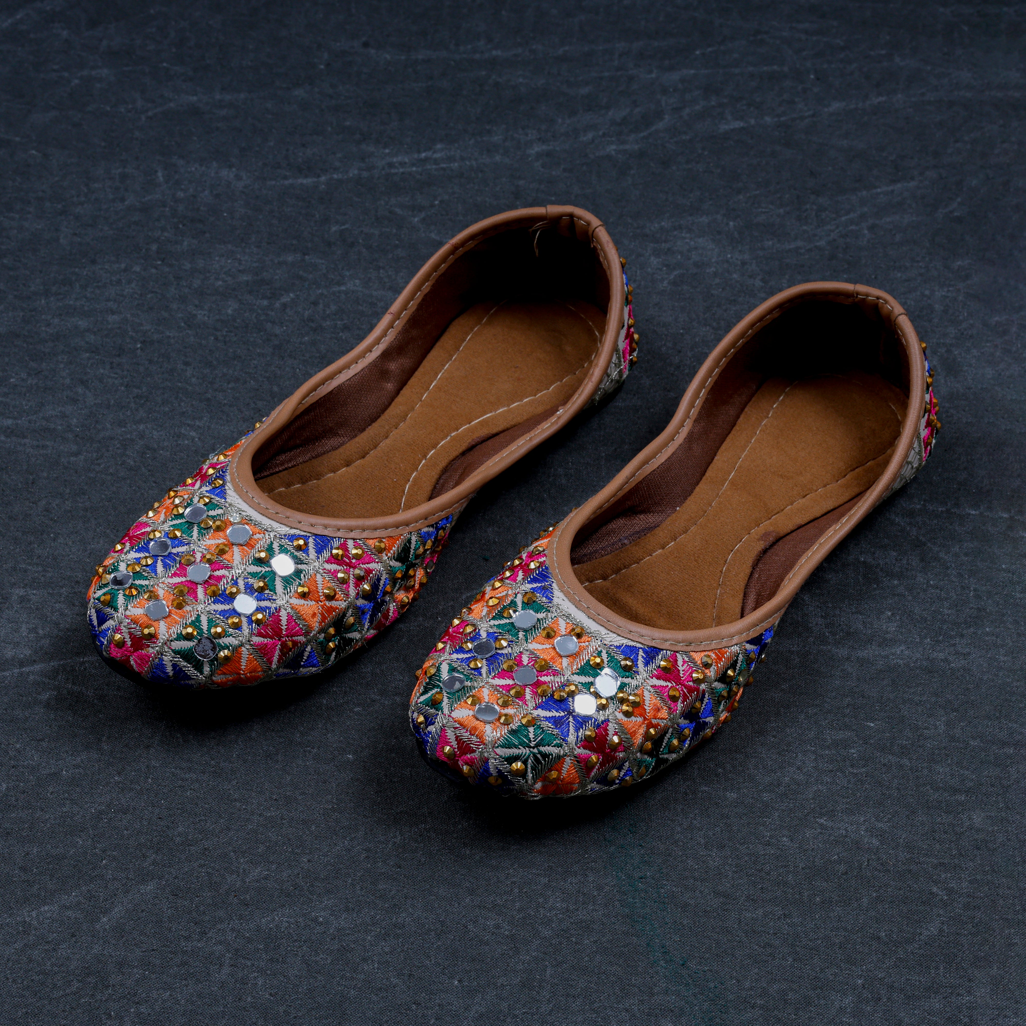 Cream Artisan Crafted Round Toe Jutti