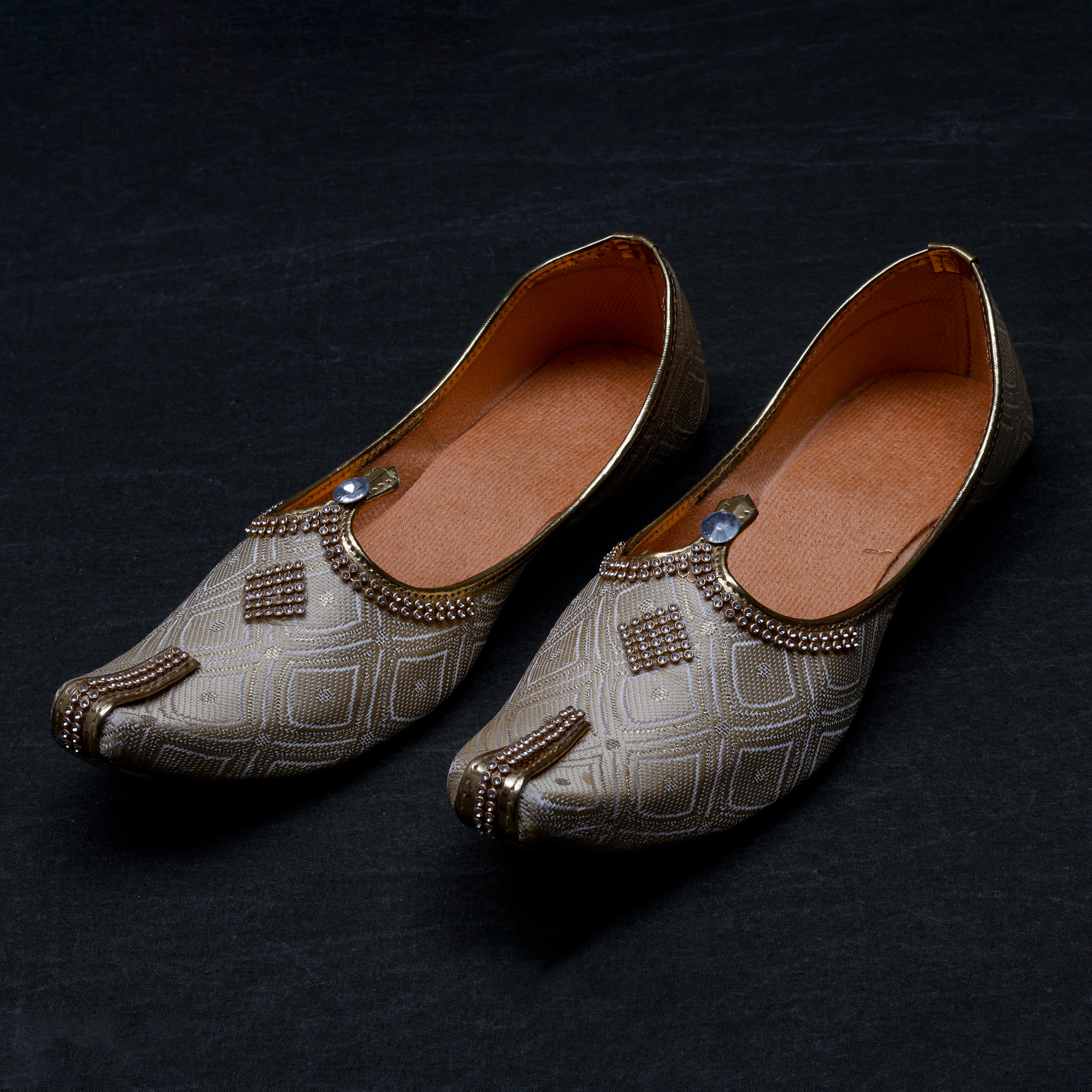 Gold Textured Ethnic Mojari
