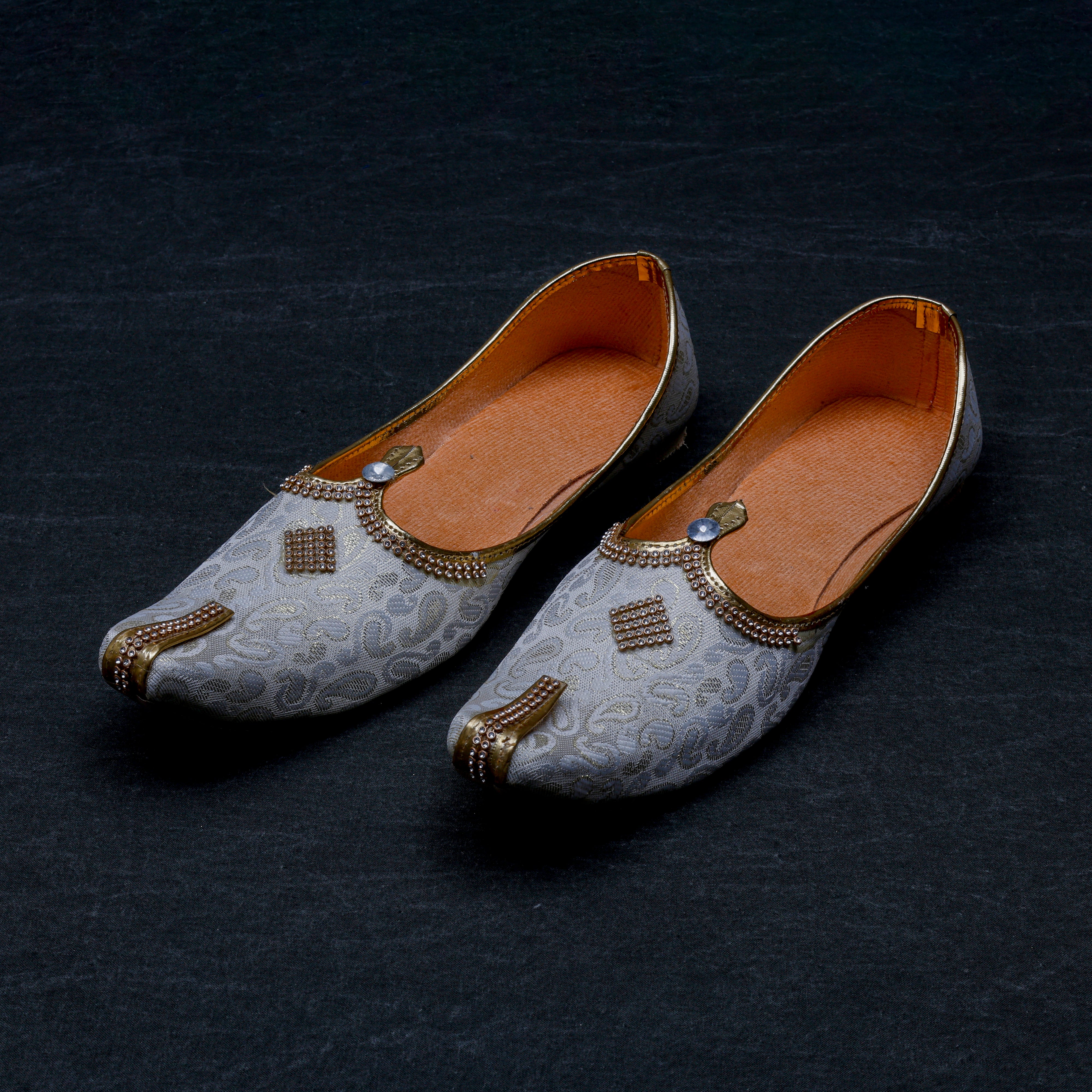Cream Textured Artisan Ethnic Mojari