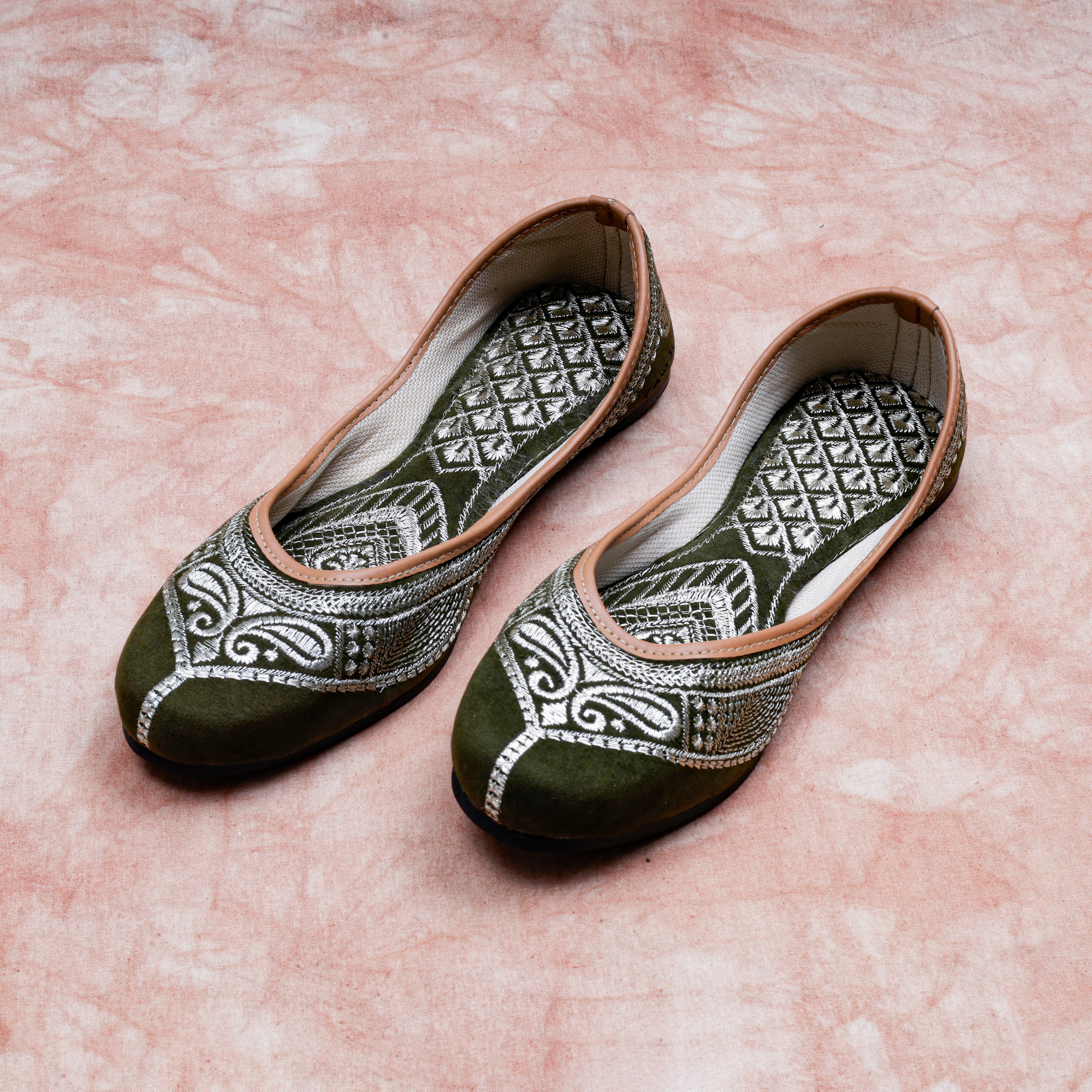 Two Tone Mehendi Green Velvet Jutti