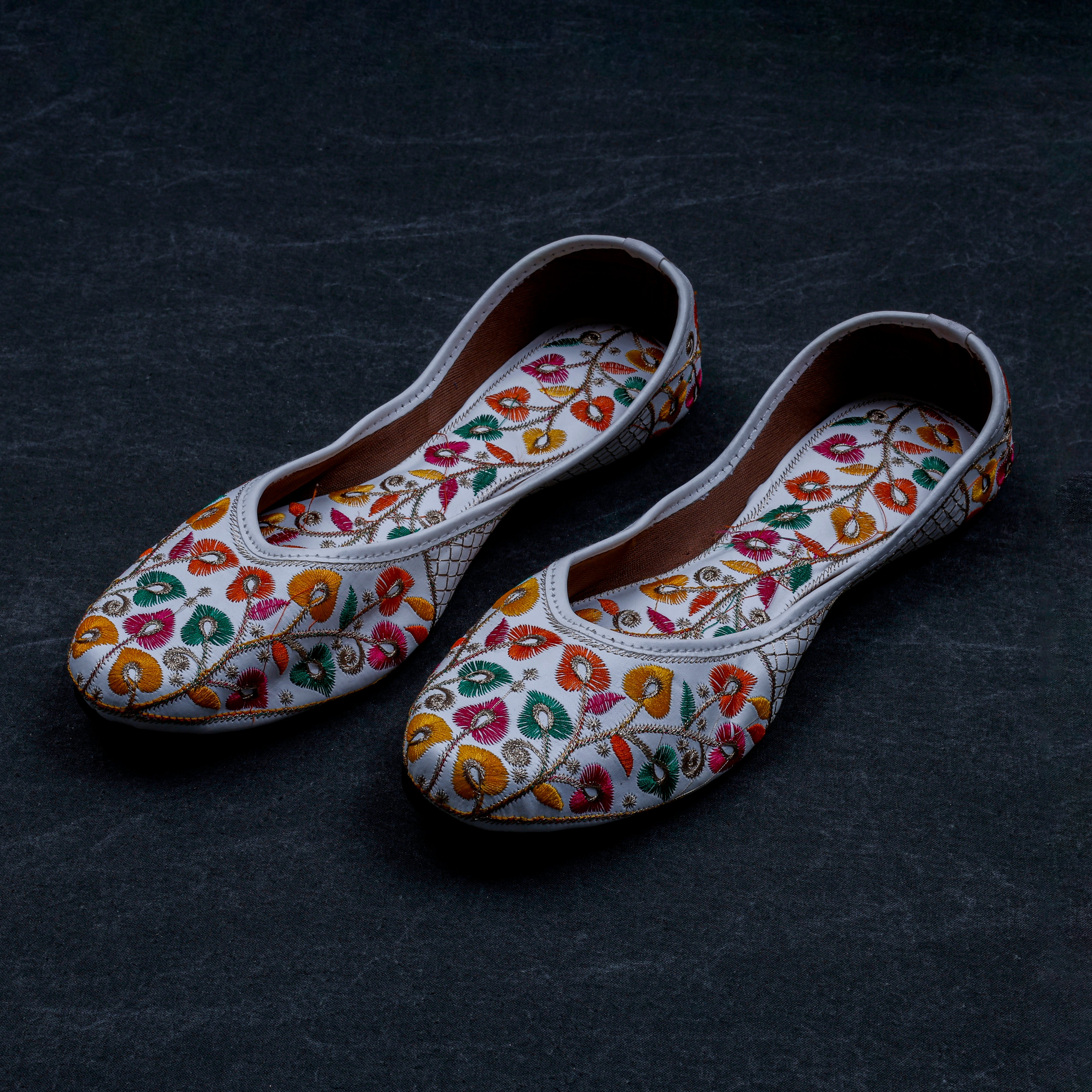 White Handcrafted Almond Shape Jutti