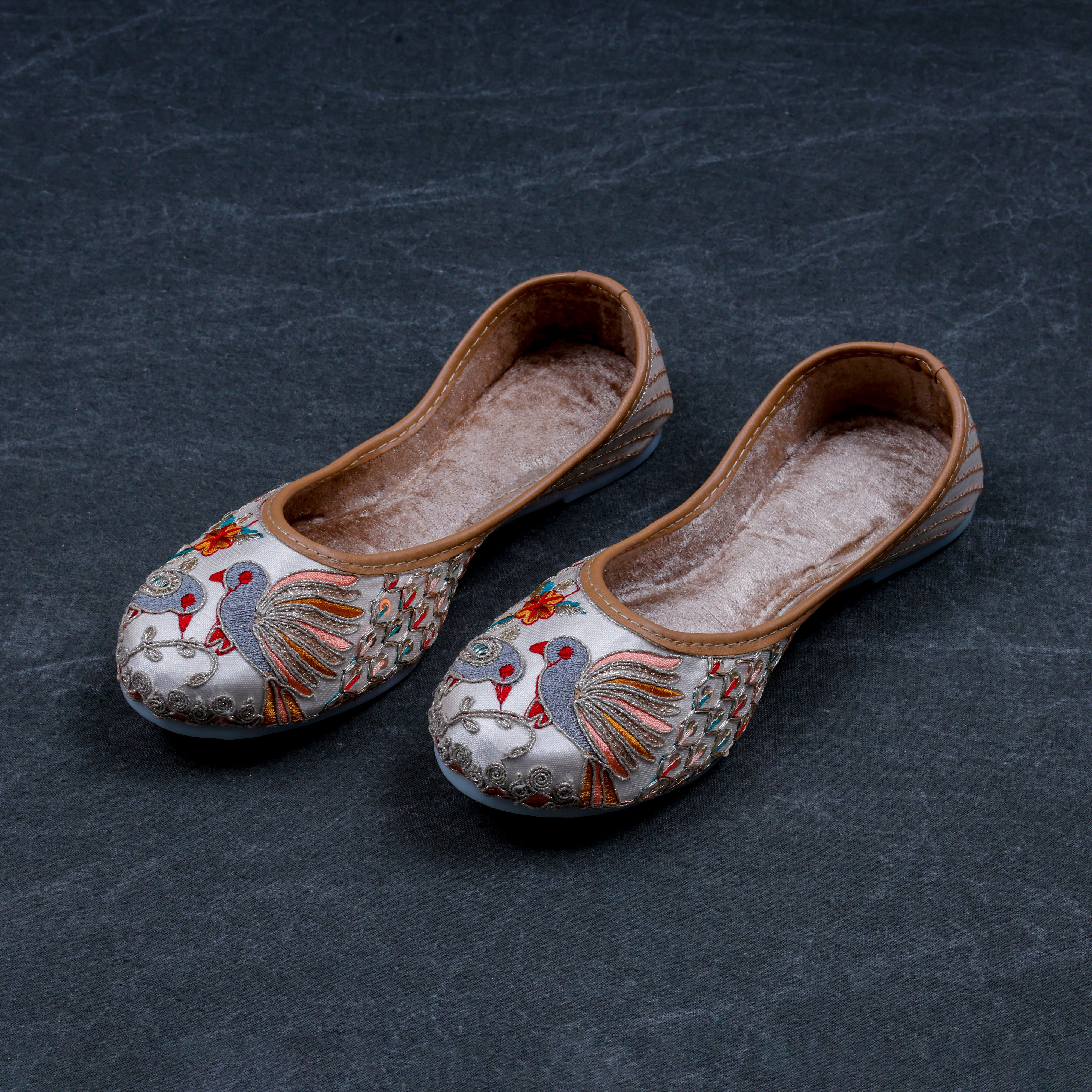 Cream Soft Fabric Round Toe Jutti