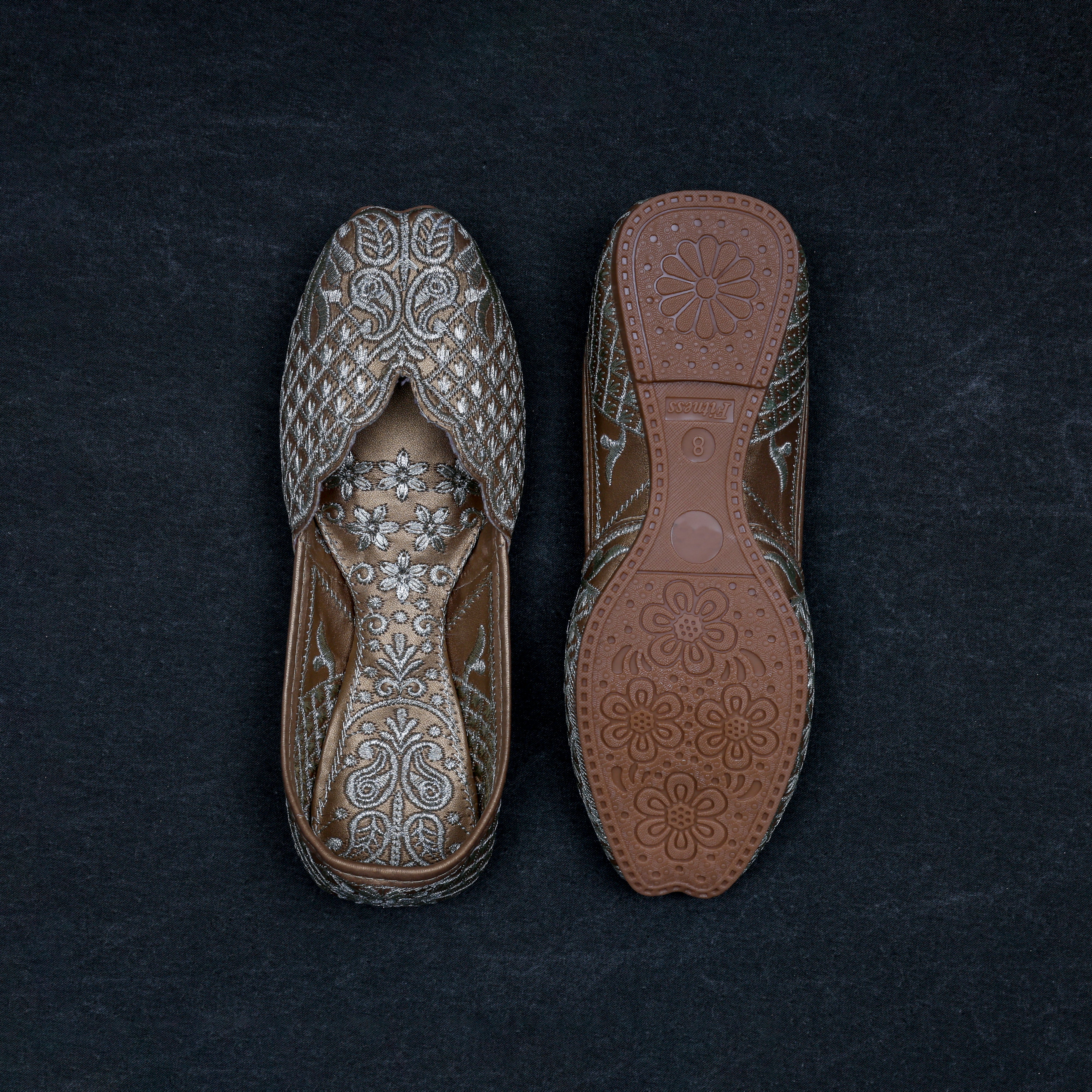 Two Tone Gold Closed Toe Jutti