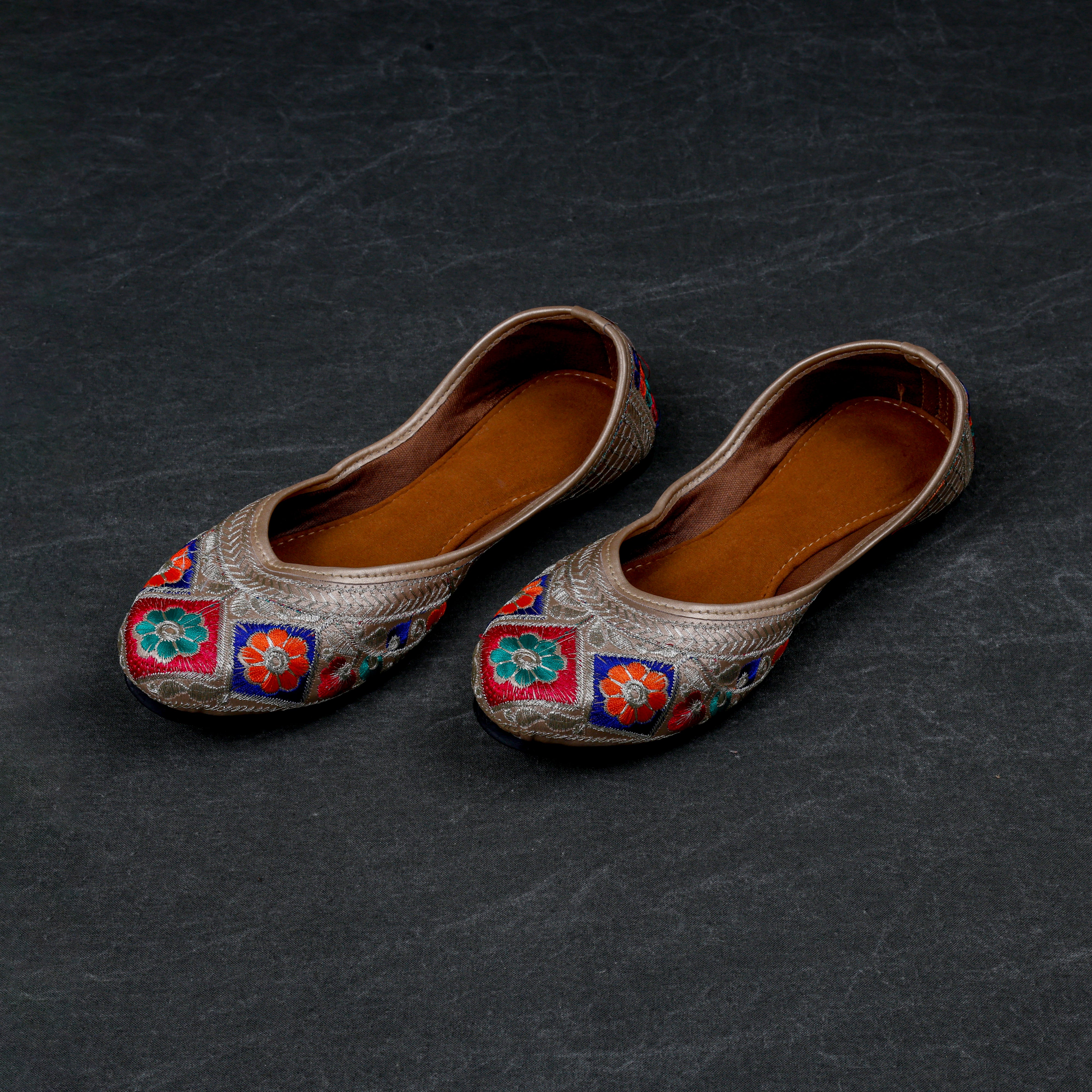 Soft Rexine Gold Round Toe Jutti