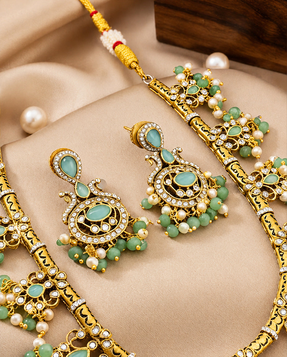 Graceful Green Stone Kante Necklace Set
