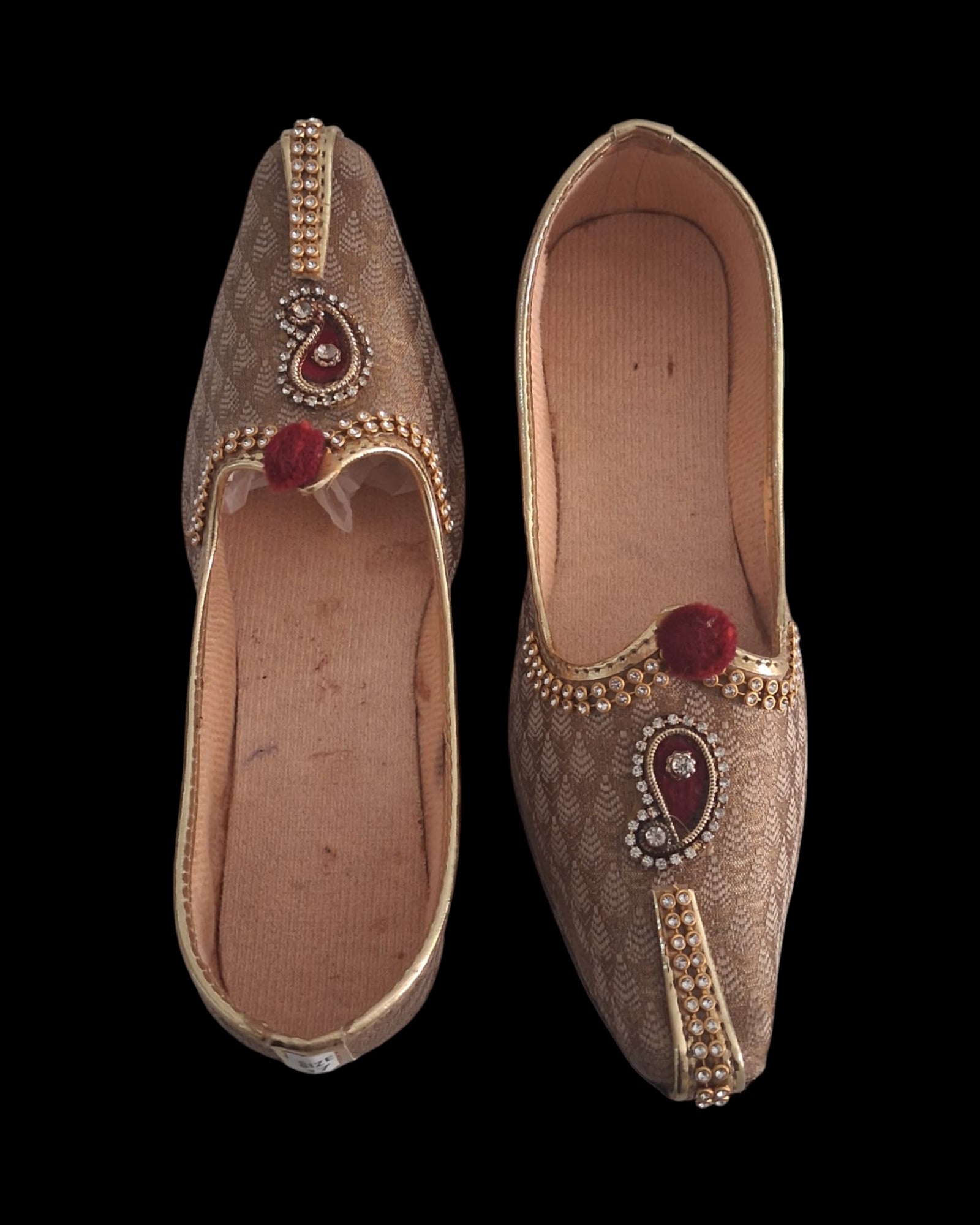 Gold Textured Pointed Mojari