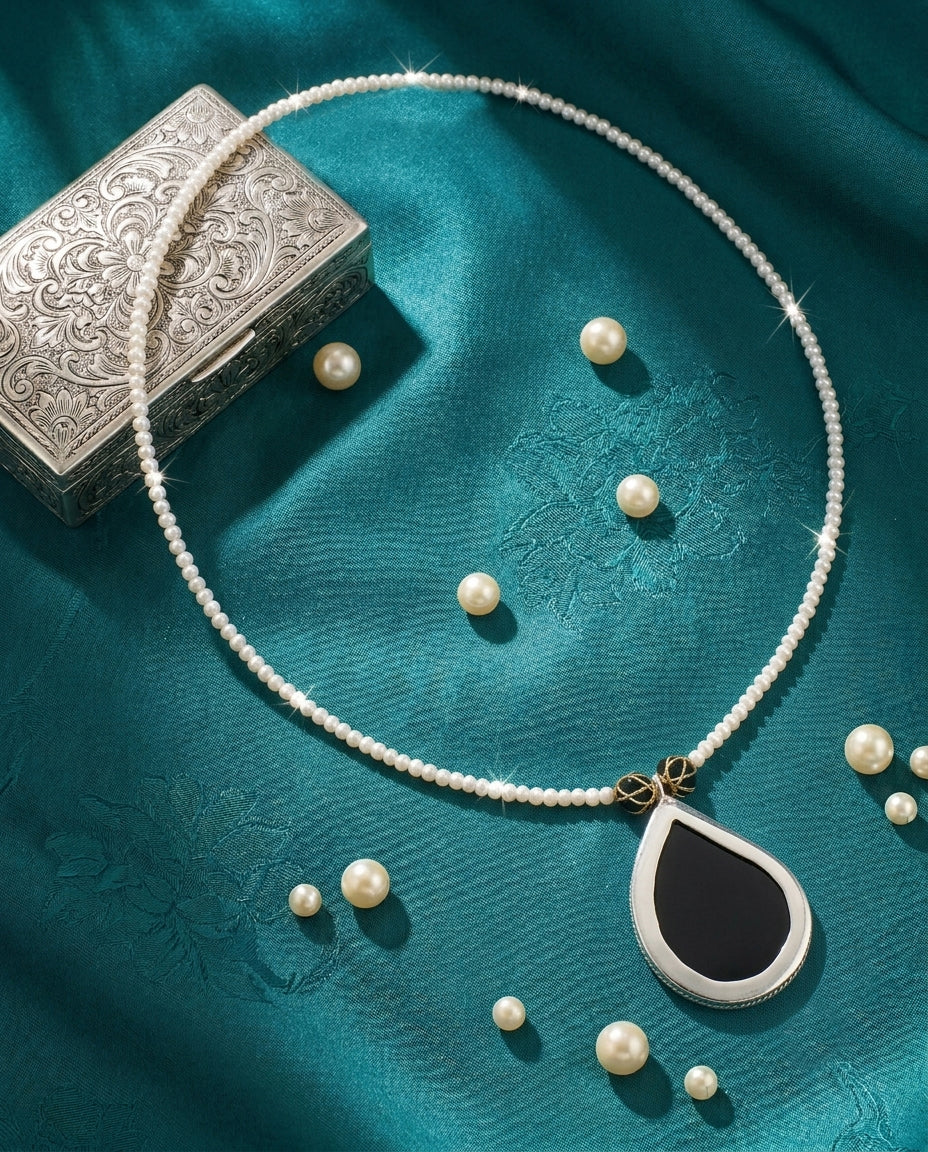 Classic Close-Neck Necklace