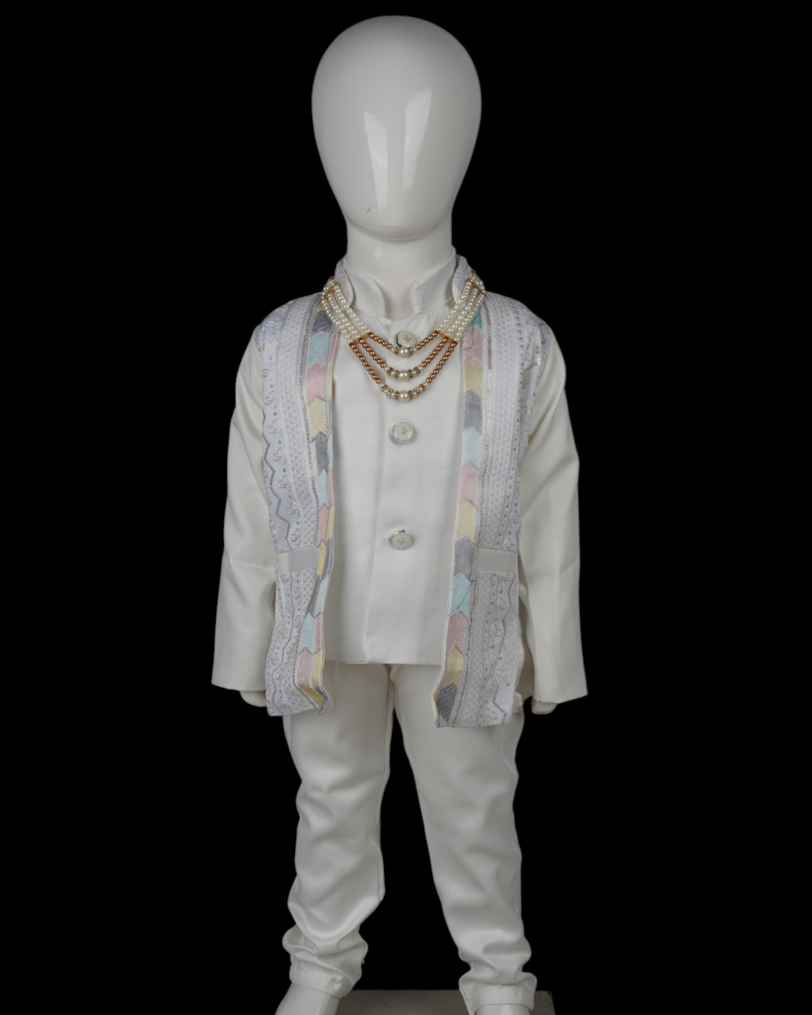 Captivate the crowd in this embroidered sherwani