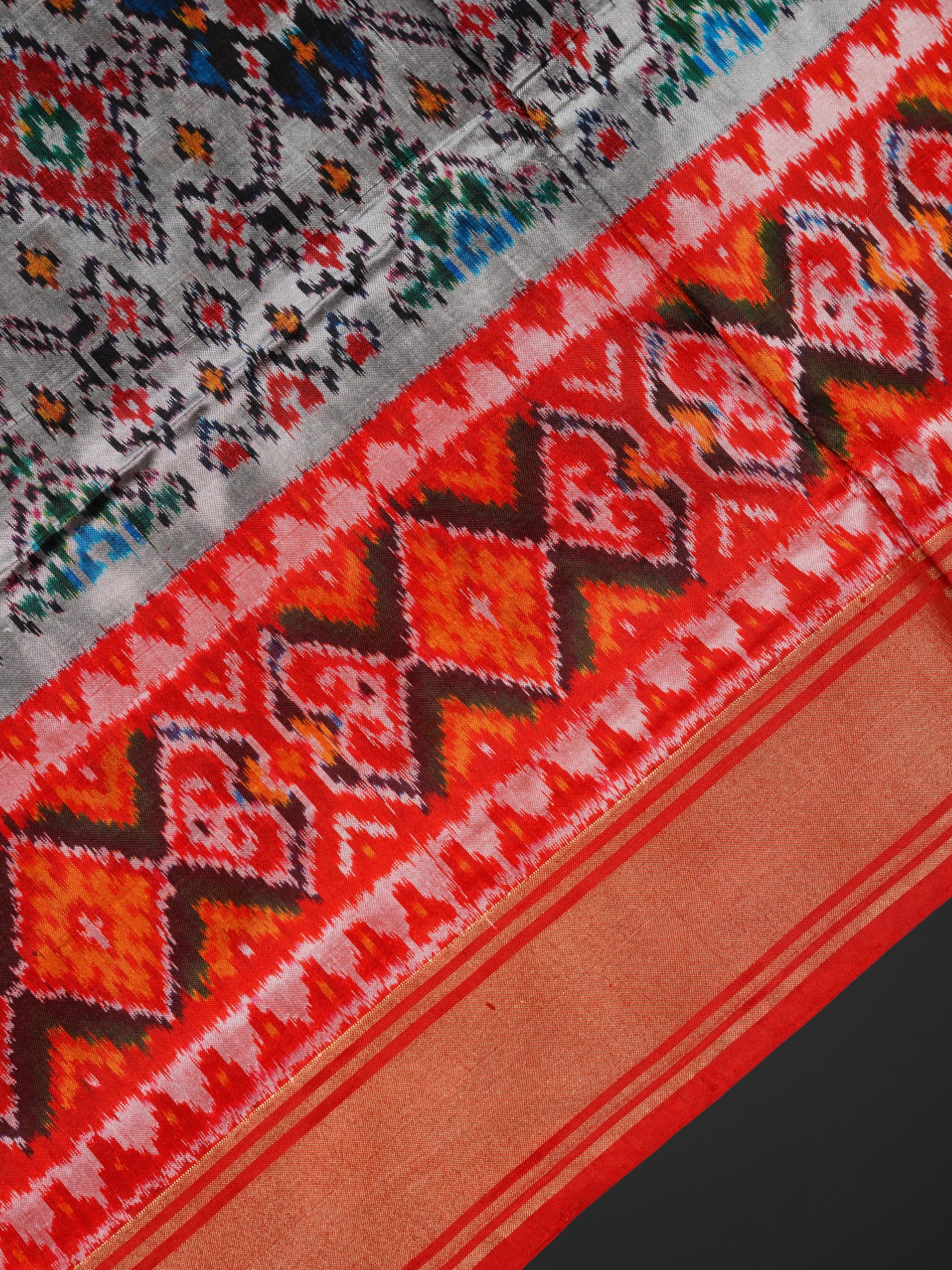 Silver Cotton Ikkat Woven Pochampally Saree