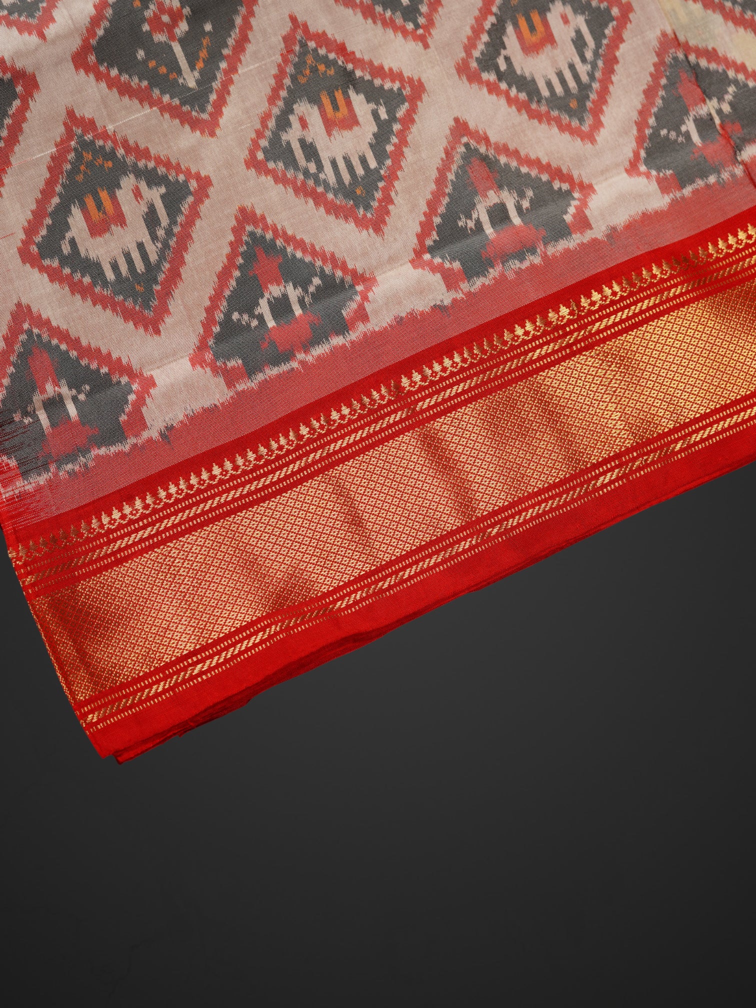 Cream Pochampally Silk Handwoven Saree